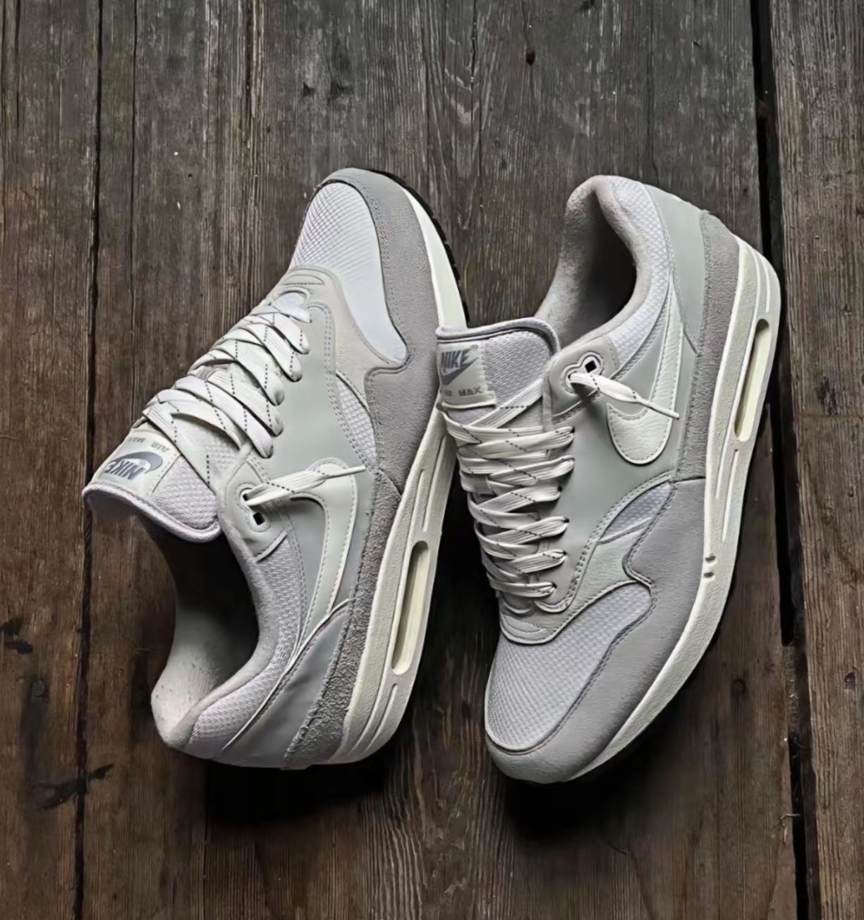 Nike Air Max 1 Light Bone