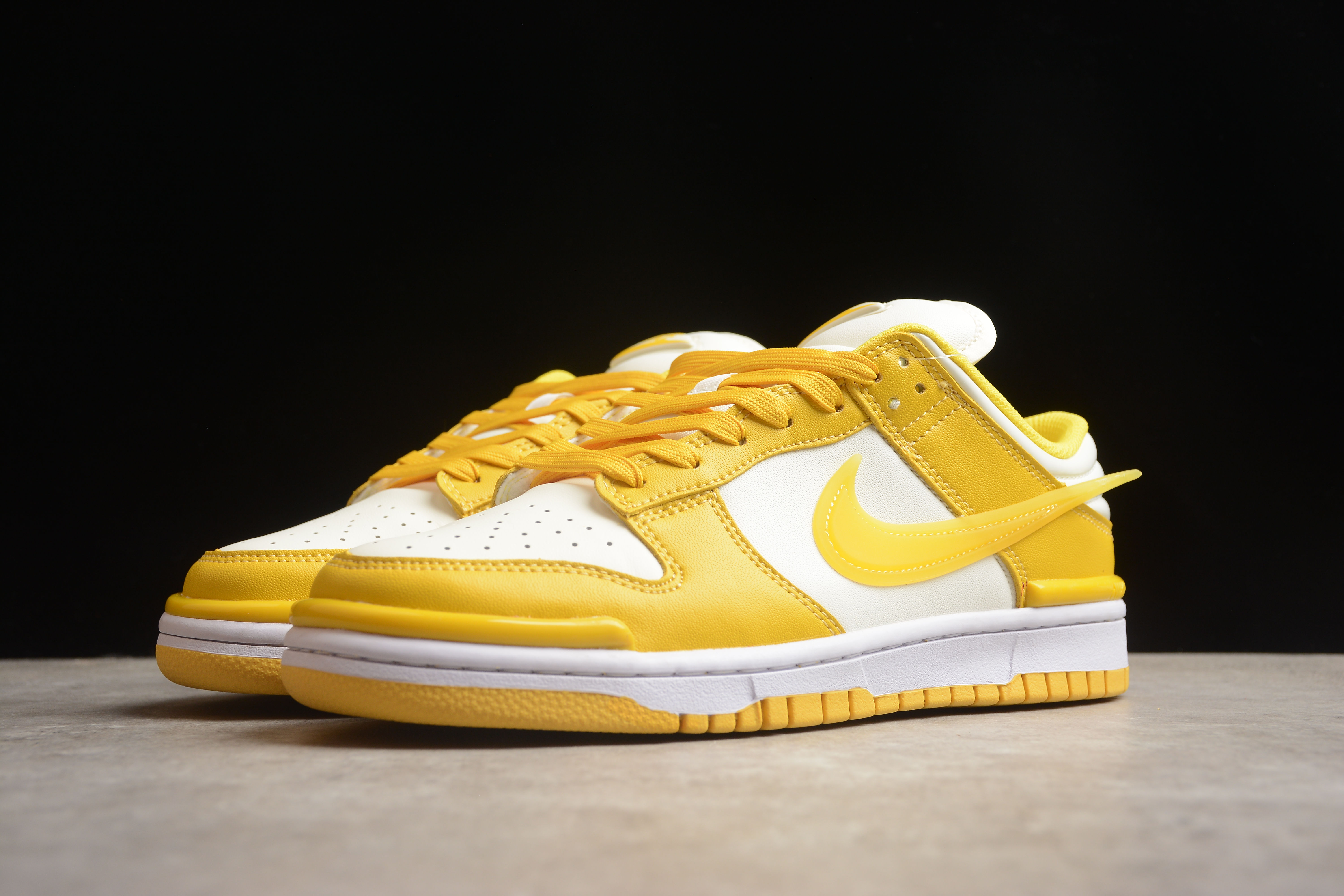 SB Dunk Low Twist 