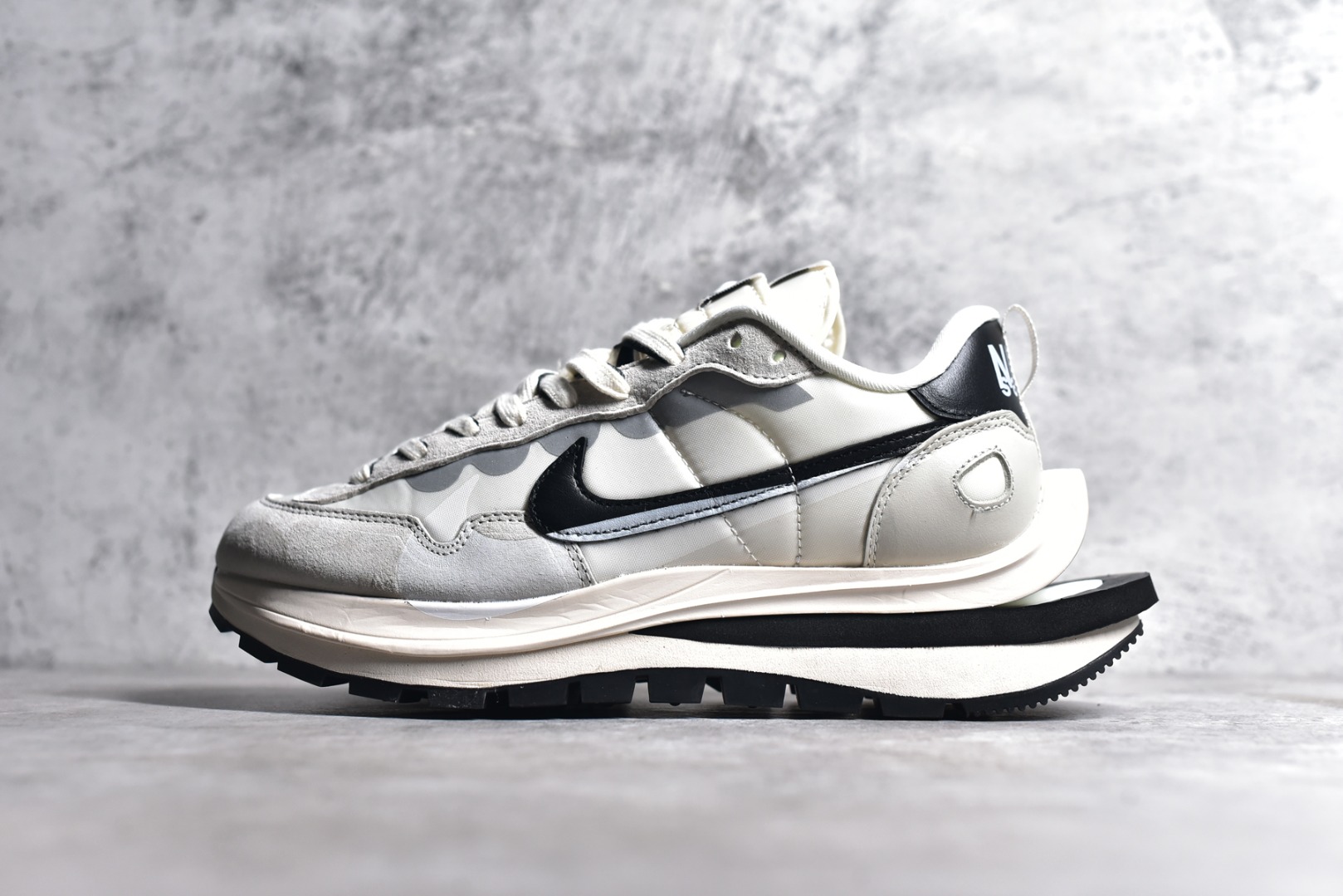 SACAI X NIKE VAPORWAFFLE 3.0 DD1875-101