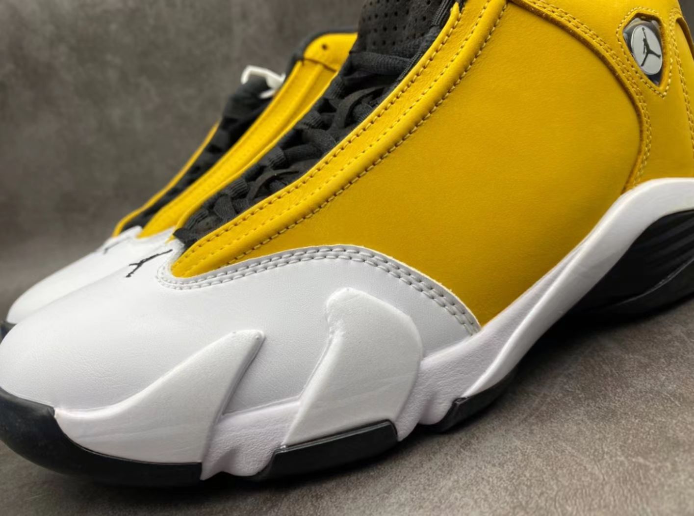 Air Jordan 14 Retro "Lightning"