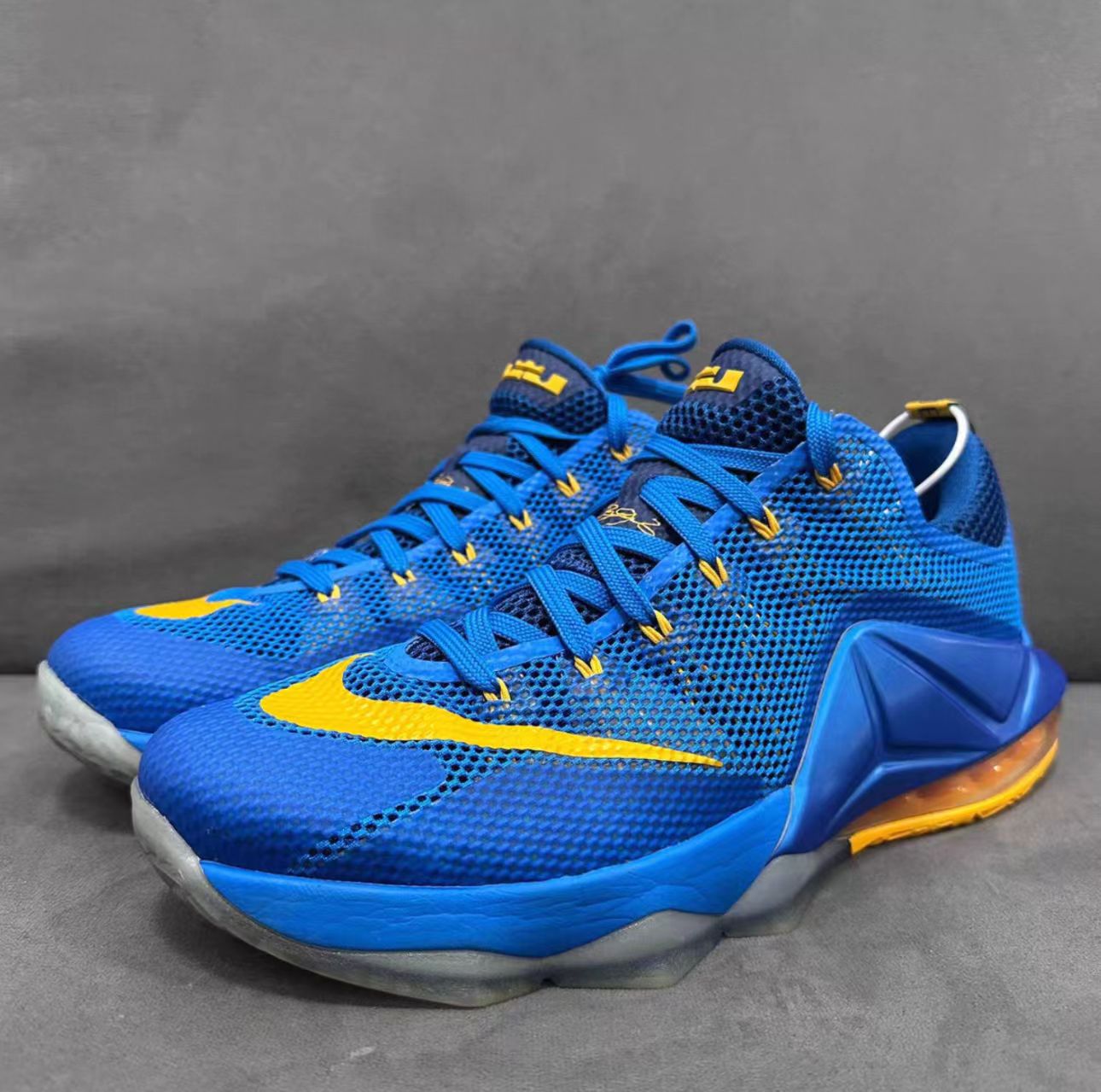Nike LeBron 12 Low 