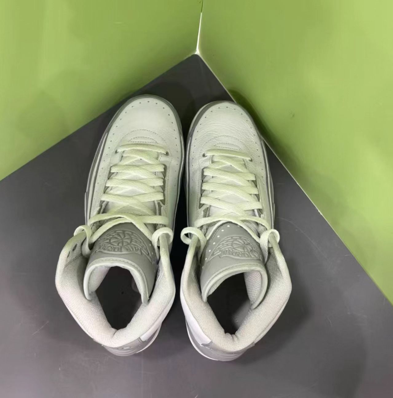 Air Jordan 2 Retro "White / Neutral Grey"