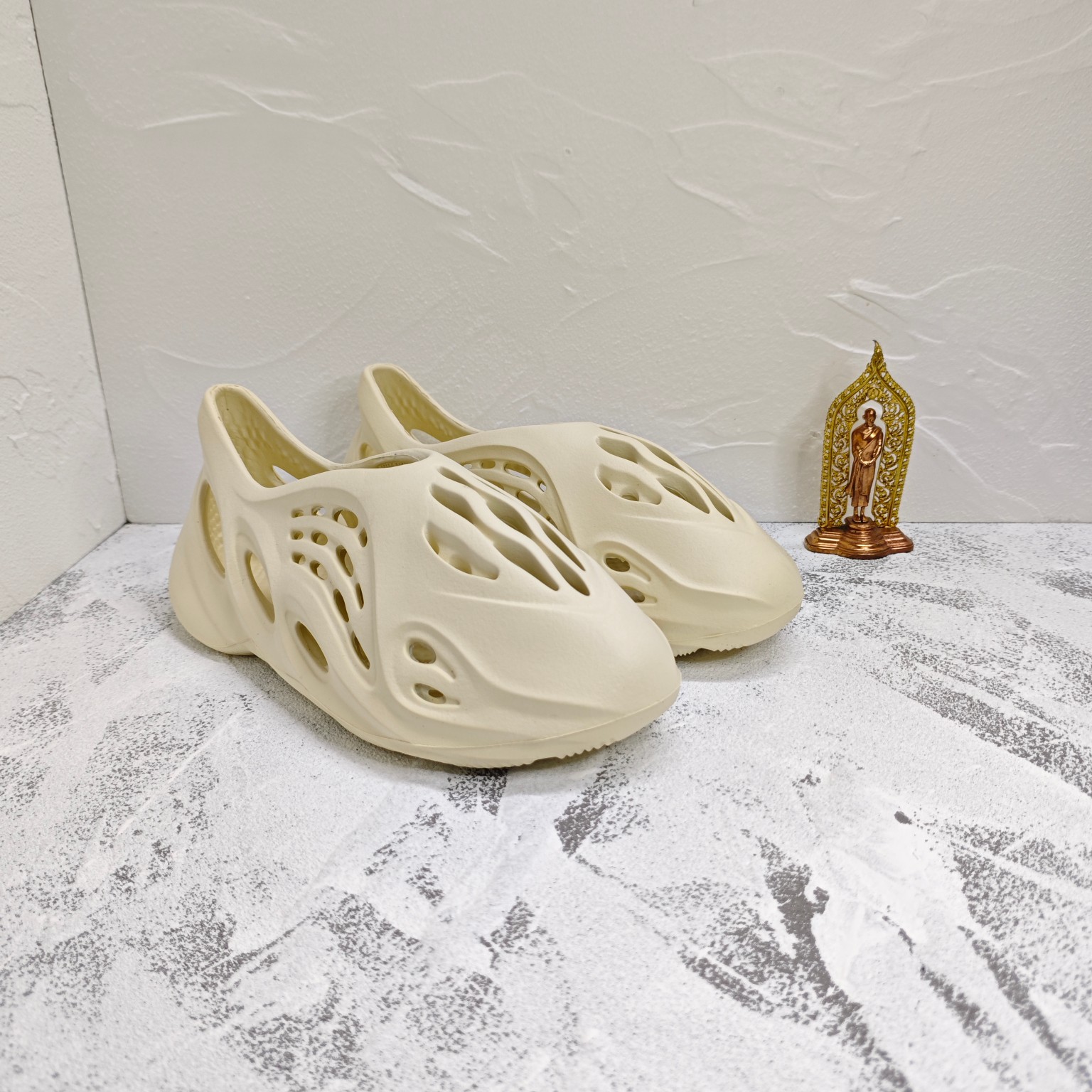 adidas Yeezy Foam Runner Sulfur GV6775