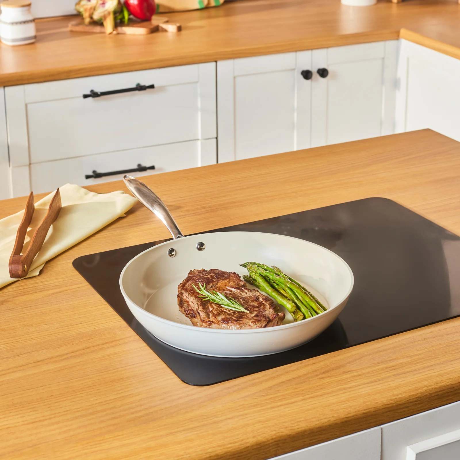 Karaca Swiss Crystal Almond Cream, Poêle, 32cm