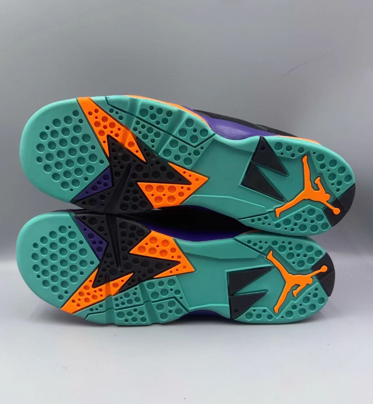 Air Jordan 7 Retro GG "Lola Bunny"