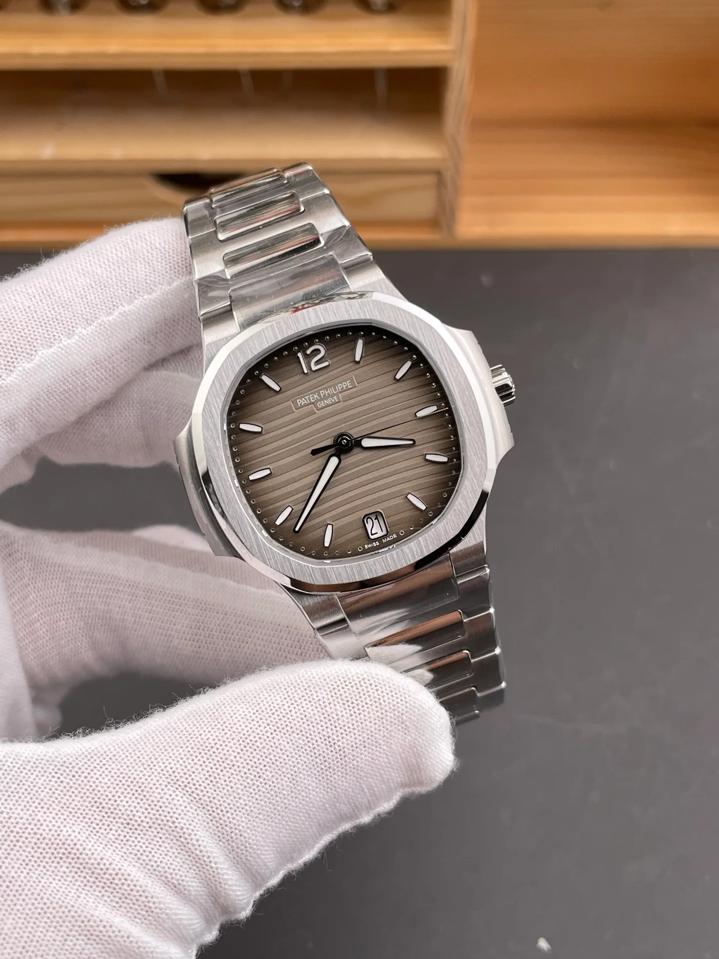 Nautilus 7118 Smoke Grey Dial