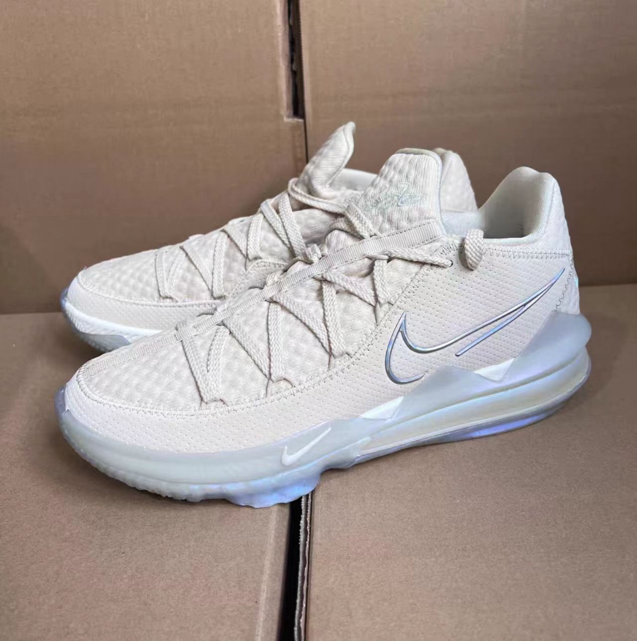 Nike LeBron 17 Low 