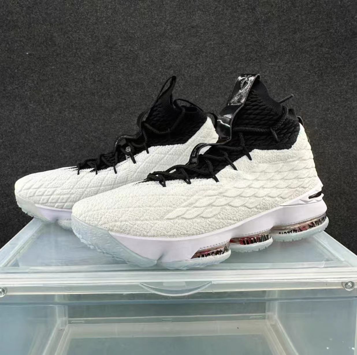 Nike LeBron 15 