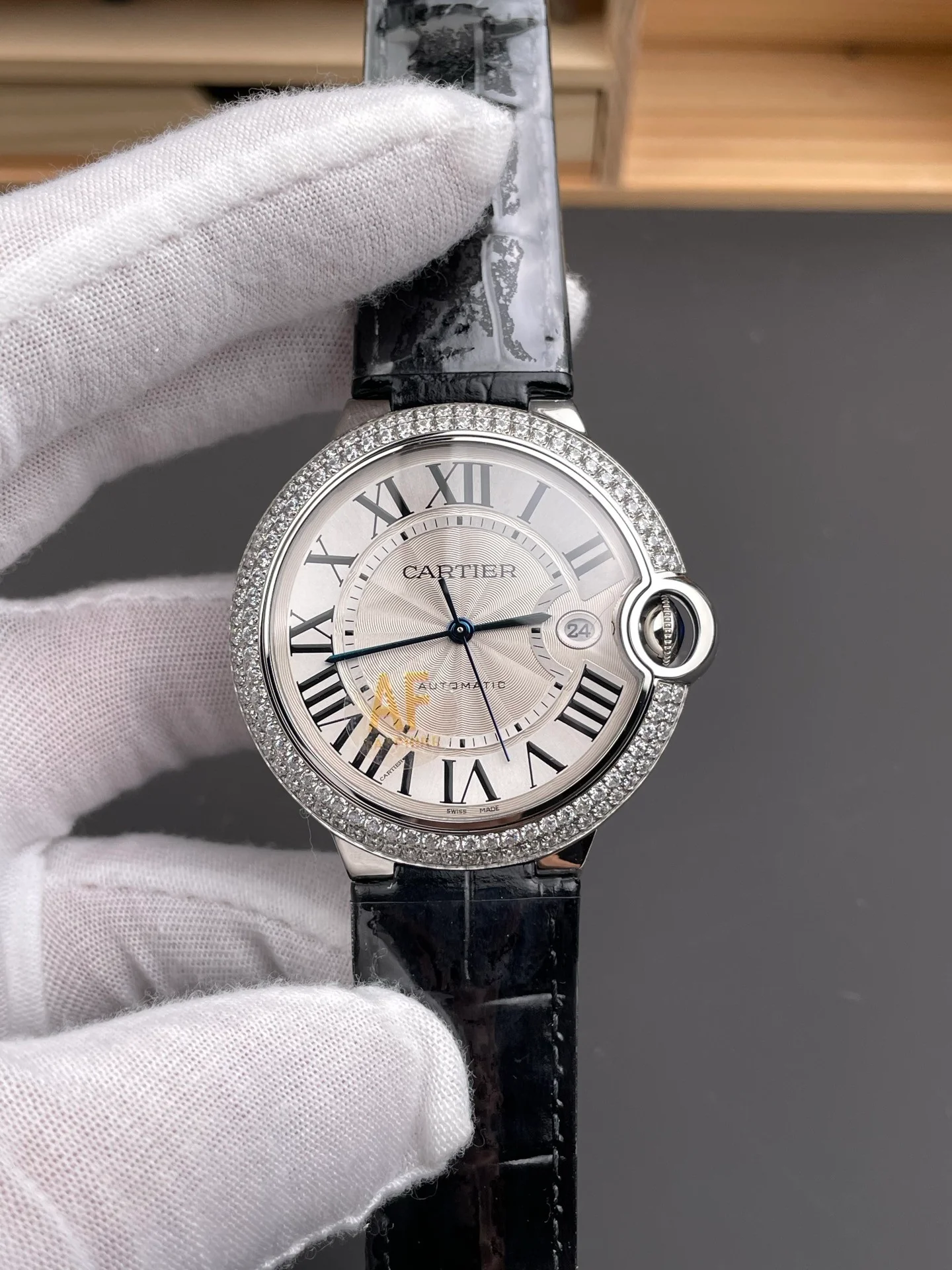 Ballon Bleu Double Row Diamond Bezel
