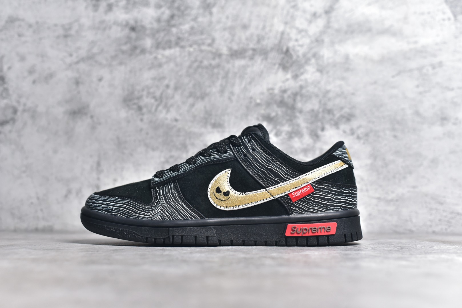 SB DUNK LOW SUPREME XD6188-025