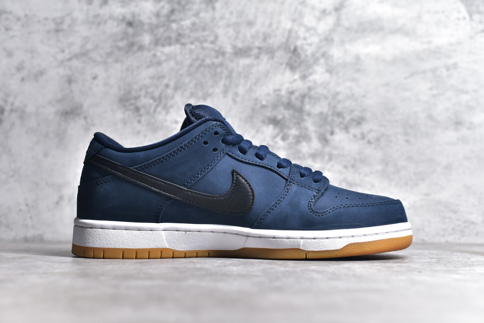 NIKE SB DUNK LOW NAVY BLACK GUM CW7463-401