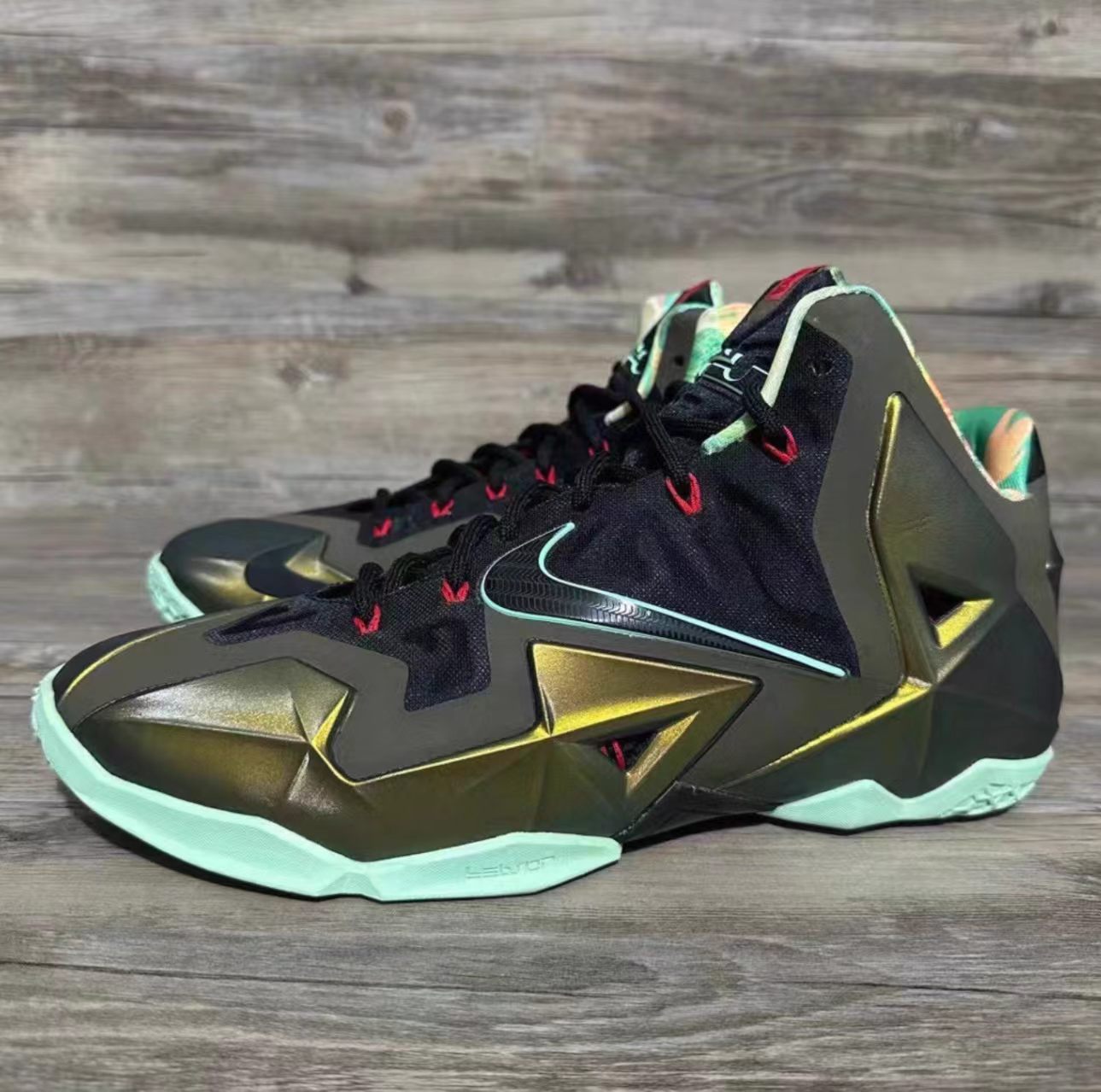 Nike LeBron XI 