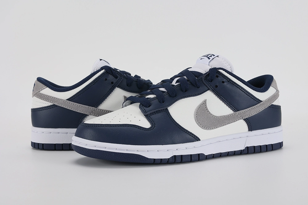 Dunk Low Midnight Navy Smoke Gray