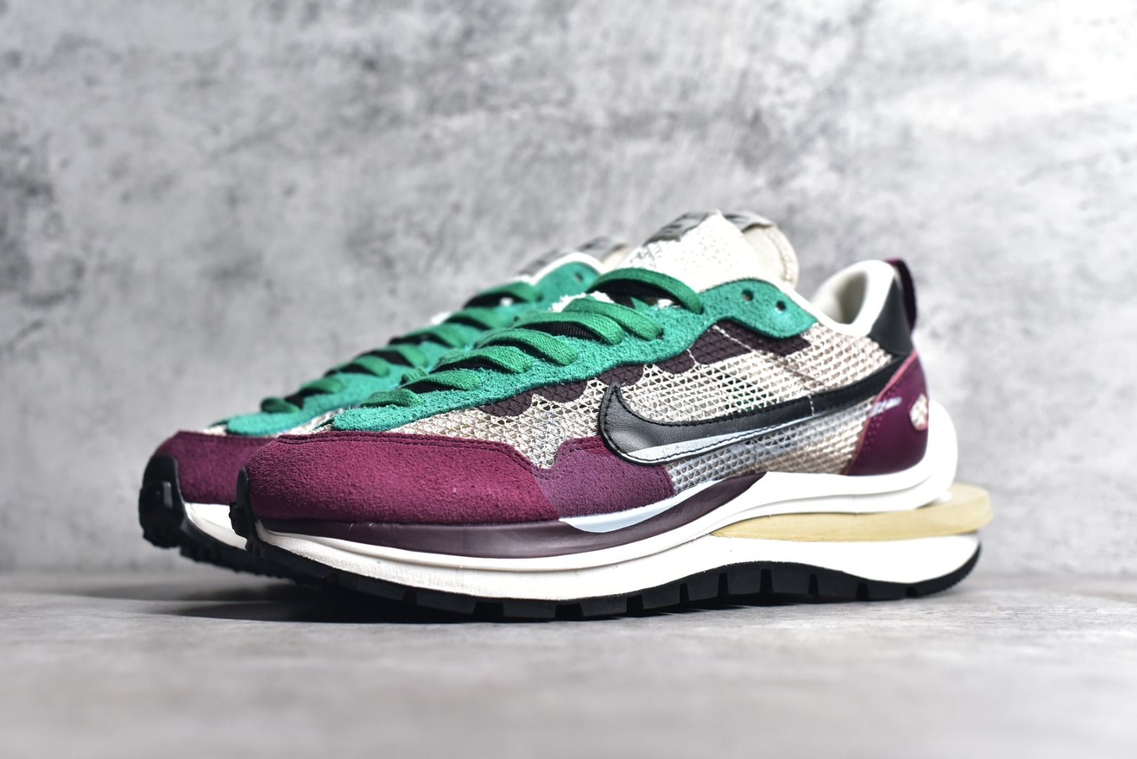 GS NIKE VAPORWAFFLE SACAI VILLAIN RED NEPTUNE GREEN DD3035-200