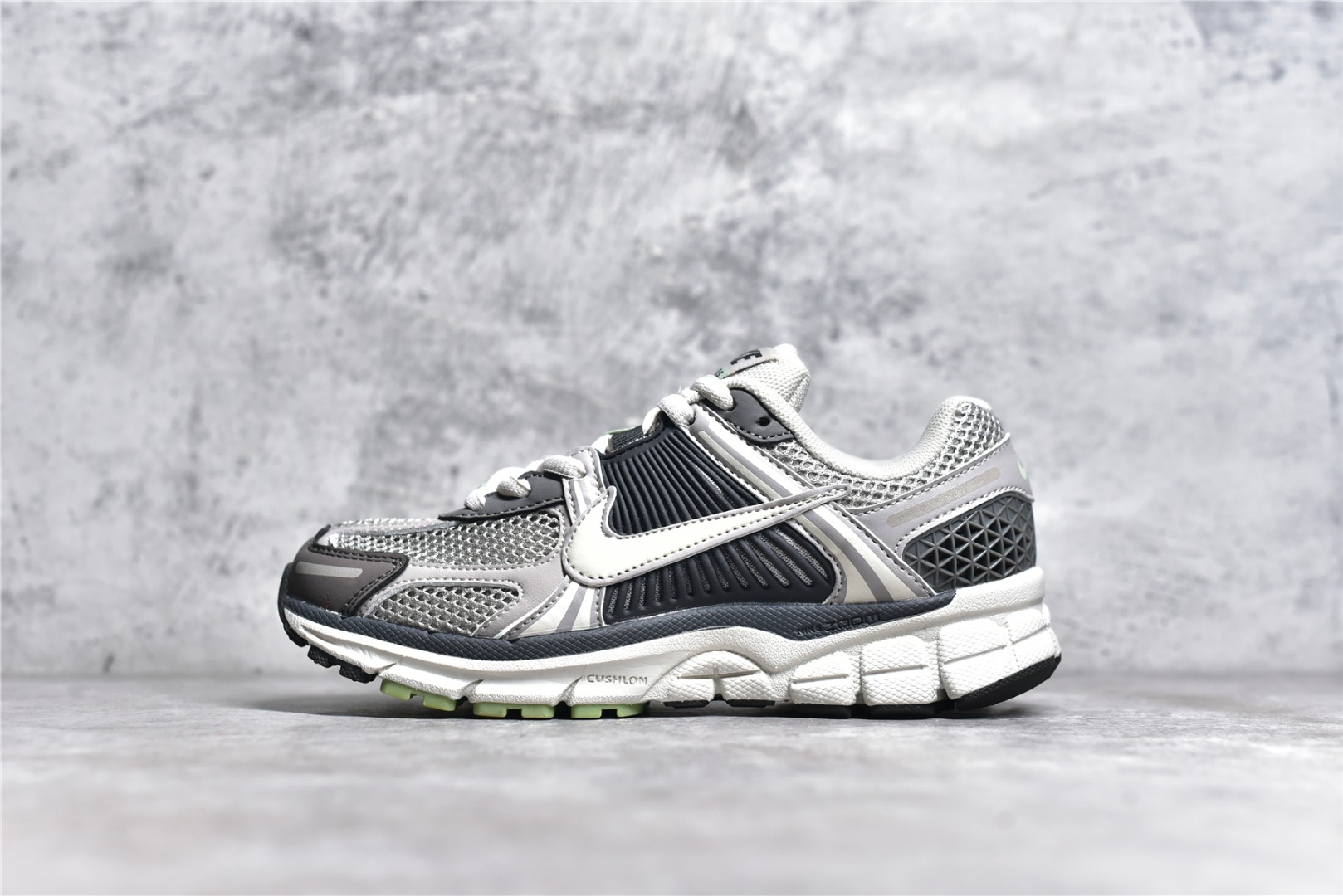 NIKE ZOOM VOMERO 5 COBBLESTONE FLAT PEWTER (WOMEN’S) FB8825-001