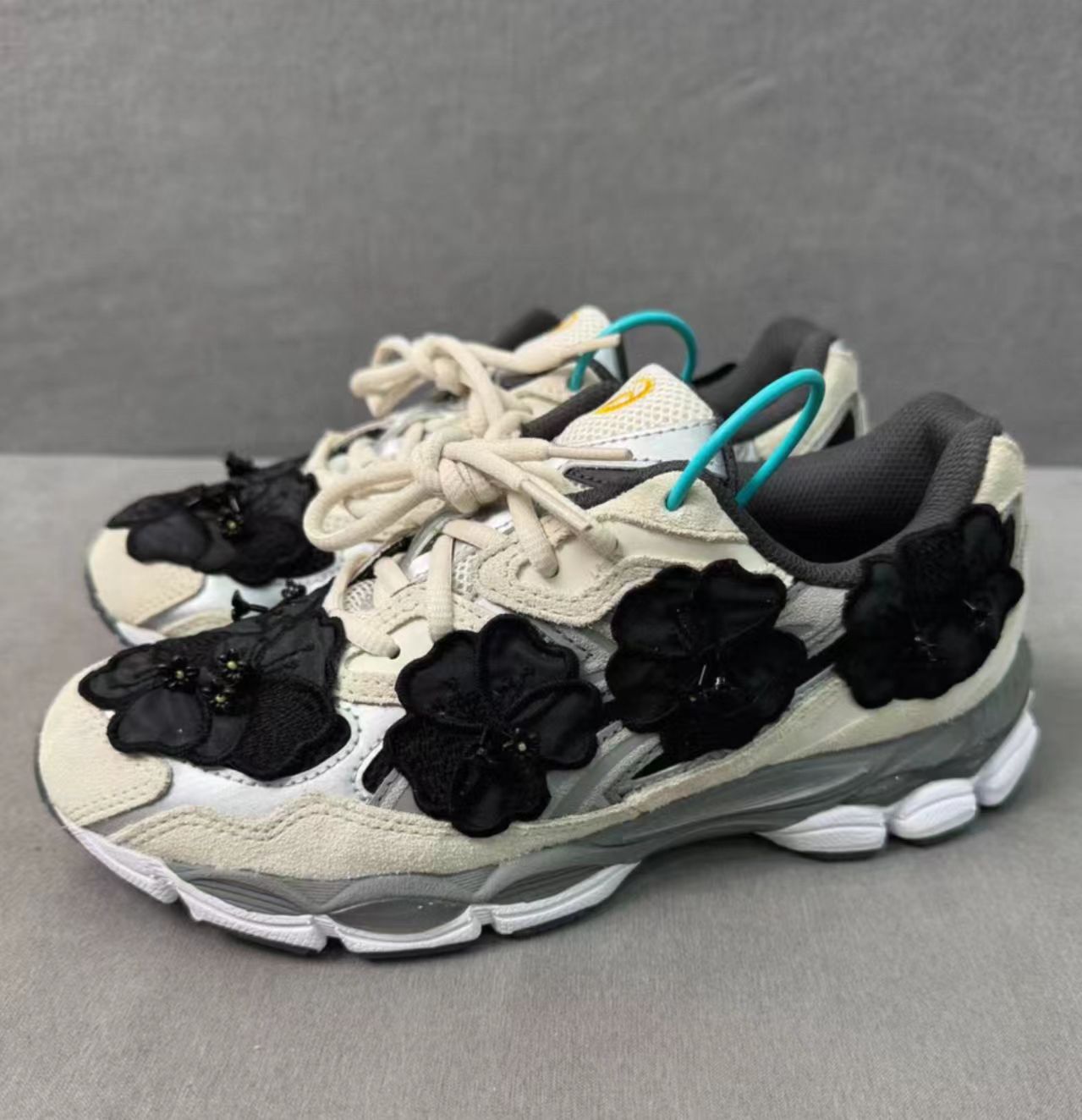 ASICS Gel-Nimbus Cream Silver Black Flower Decor