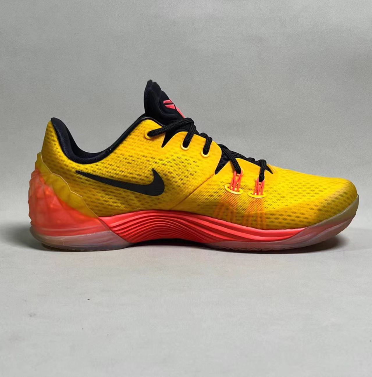 Nike Zoom Kobe Venomenon 5 "University Gold/Black/Bright Crimson"