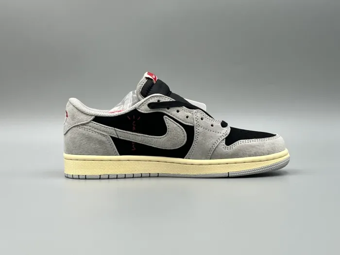 Travis Scott x Air Jordan 1 Grey