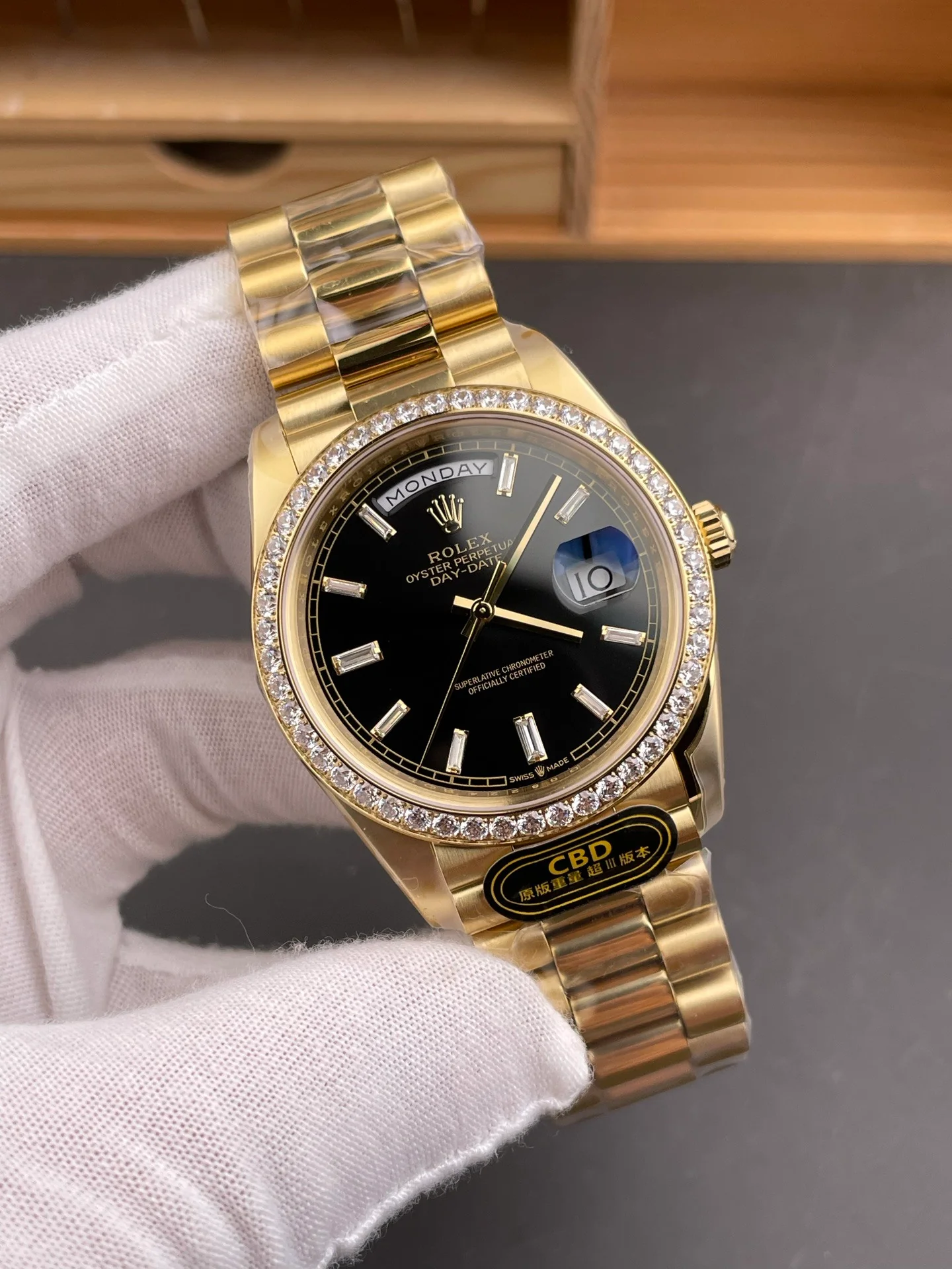 ay-Date Diamond Bezel Black Dial