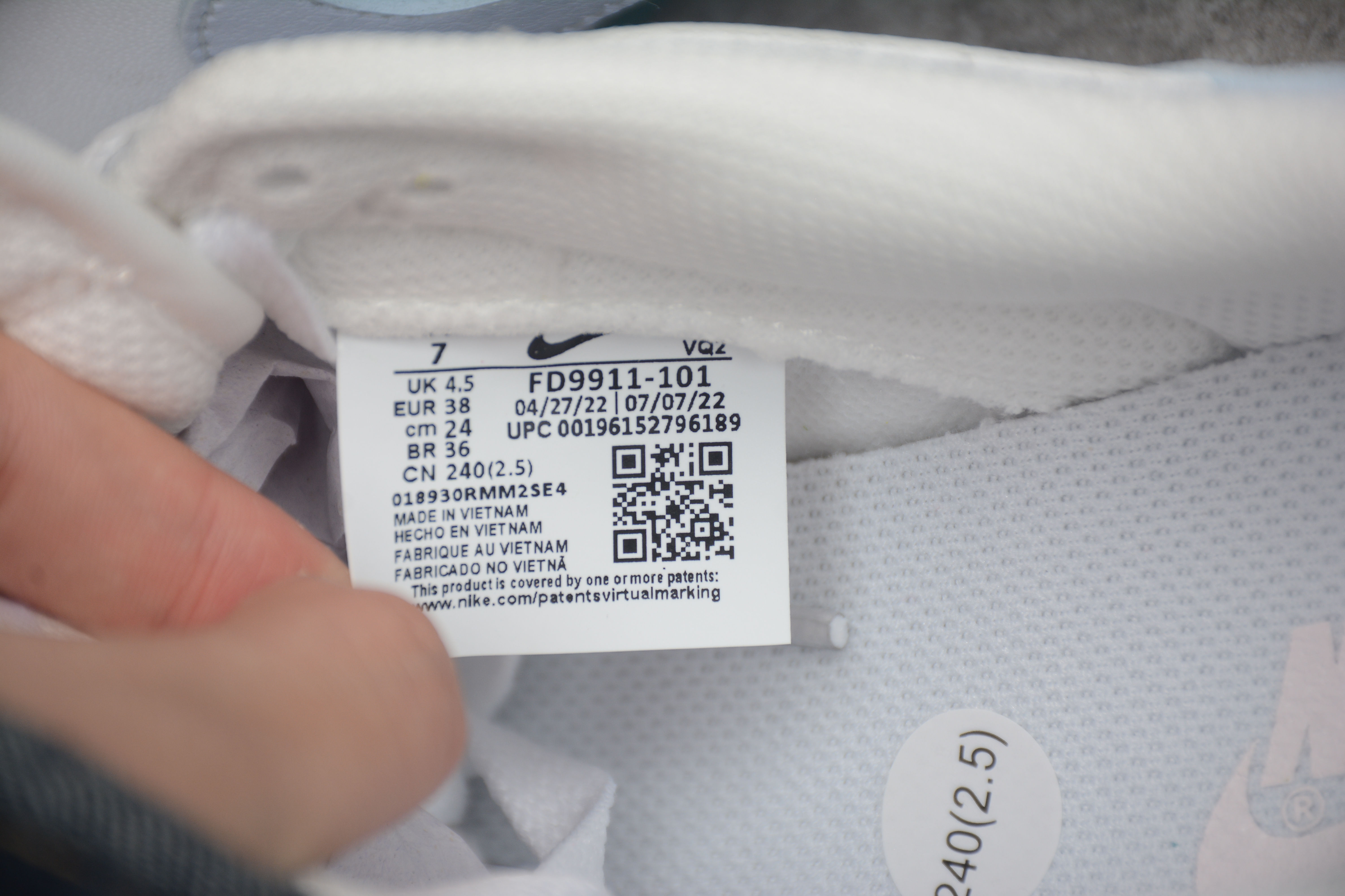 SB Dunk Low GS White Green Grey Teal FD9911-101