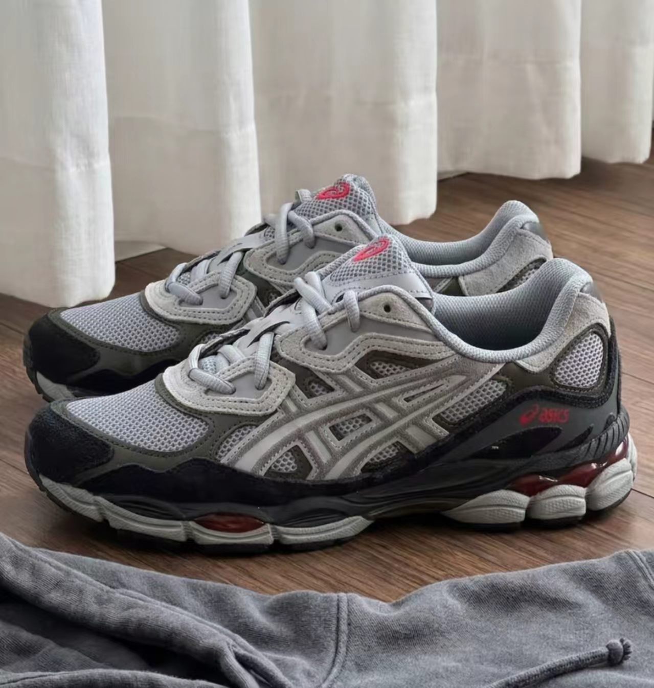 ASICS Gel-Nimbus Grey Black Red