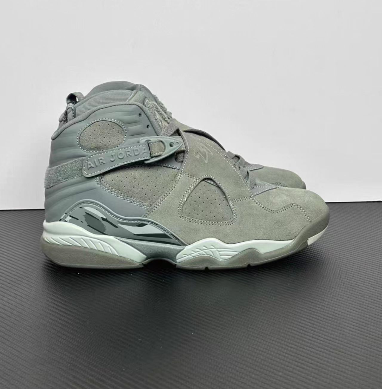Air Jordan 8 Retro "Cool Grey"