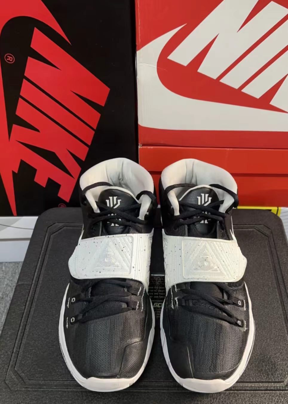 Nike Kyrie 6 "Black White"