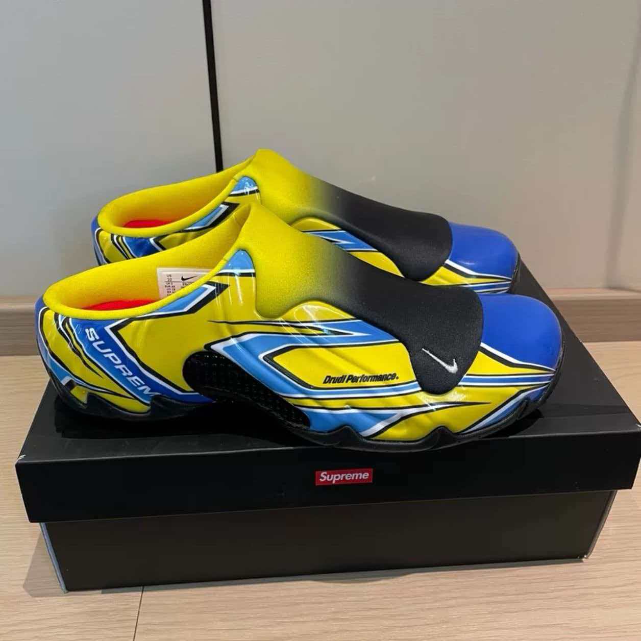 Supreme × Nike Clogposite 