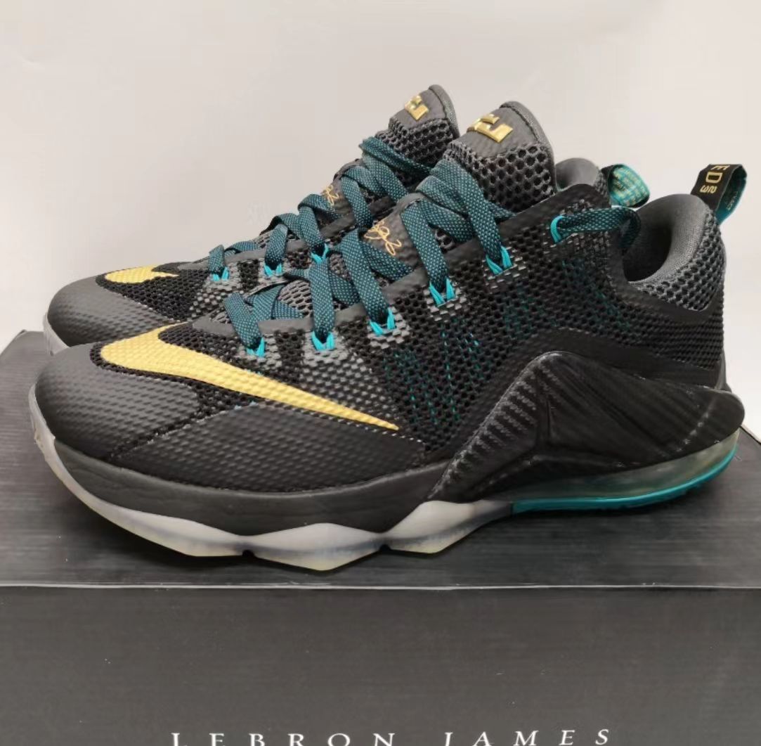 Nike LeBron 12 Low 