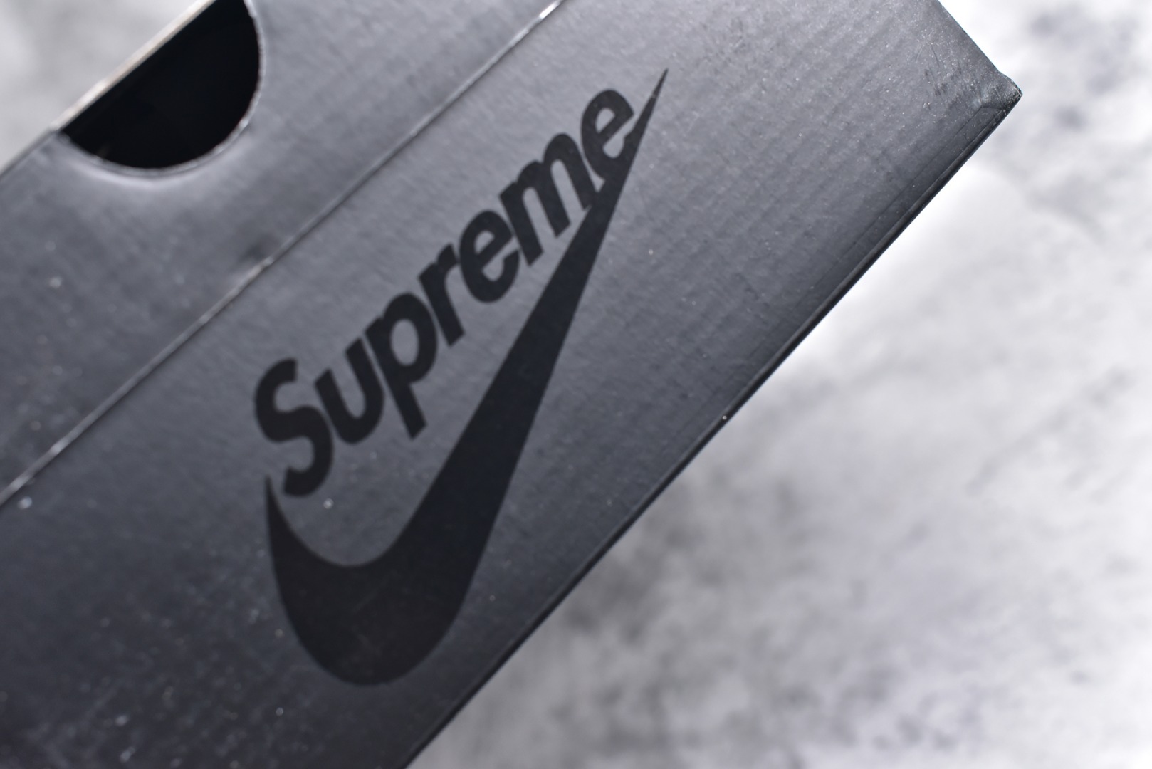 SUPREME X NIKE SB DUNK LOW FC1688-120