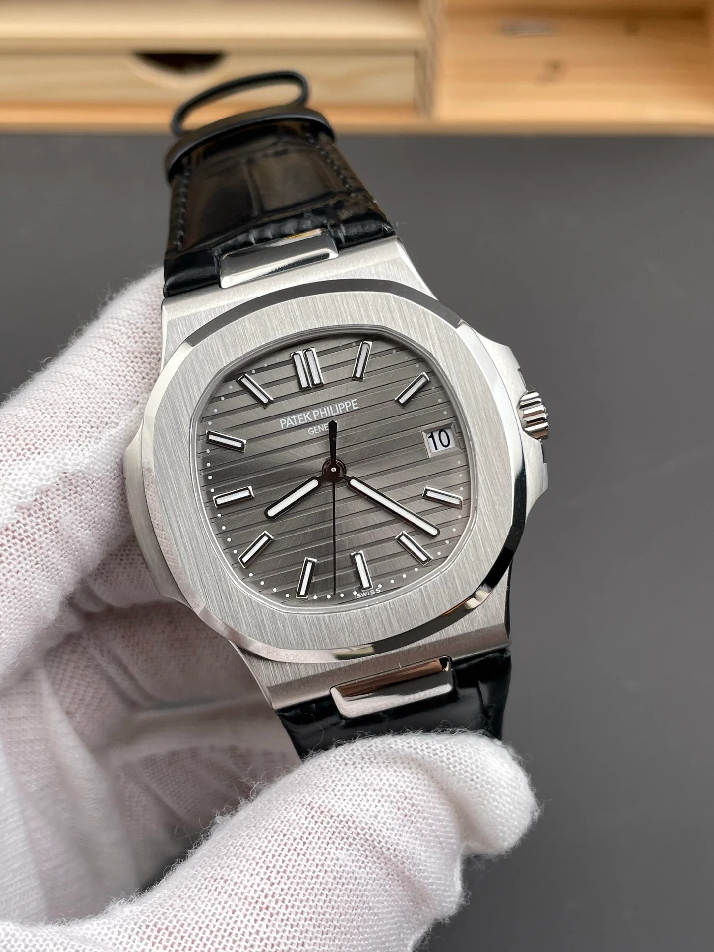 Nautilus 5711G Grey Dial Leather Stra