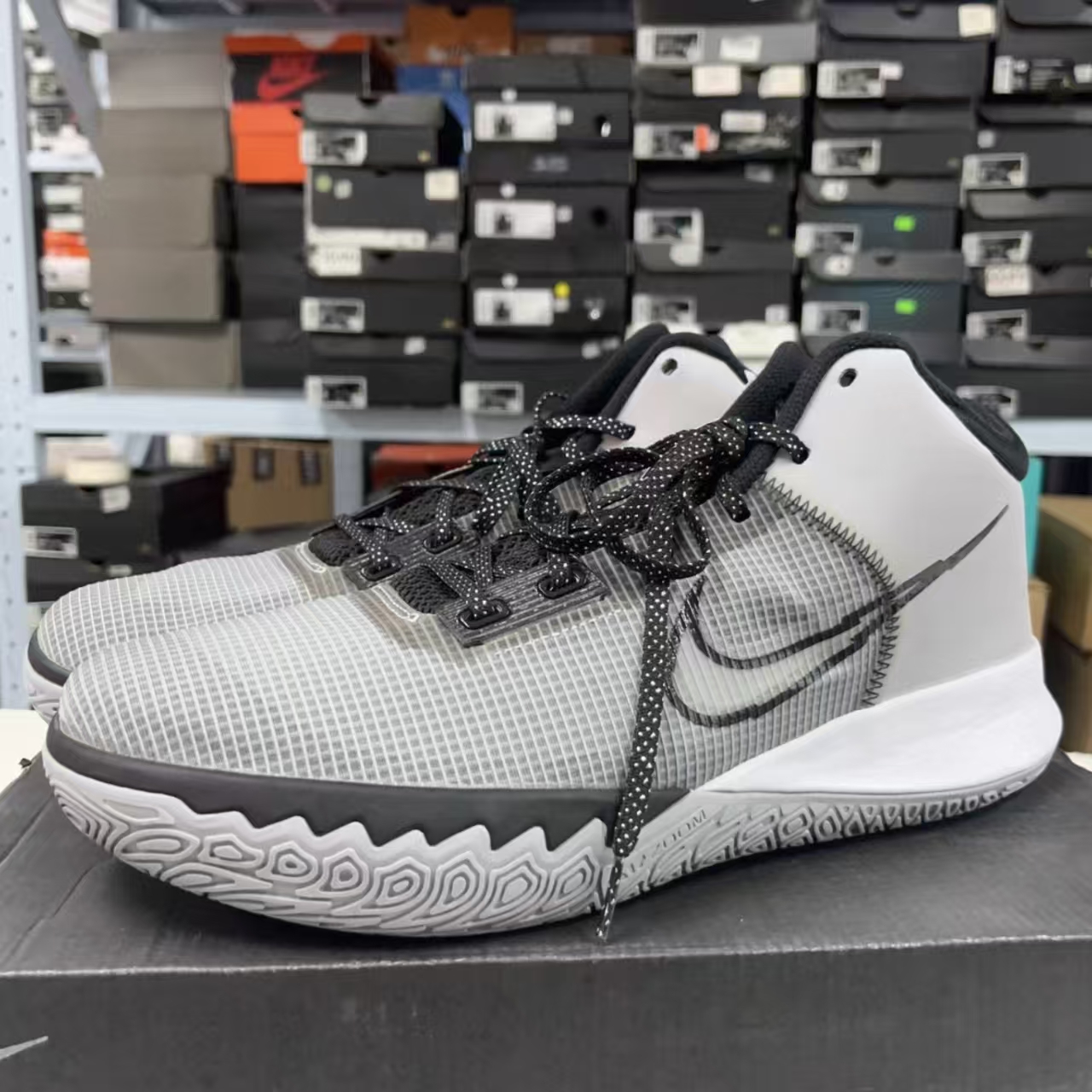 Nike Kyrie Flytrap 4 Colorway: Wolf Grey Black White