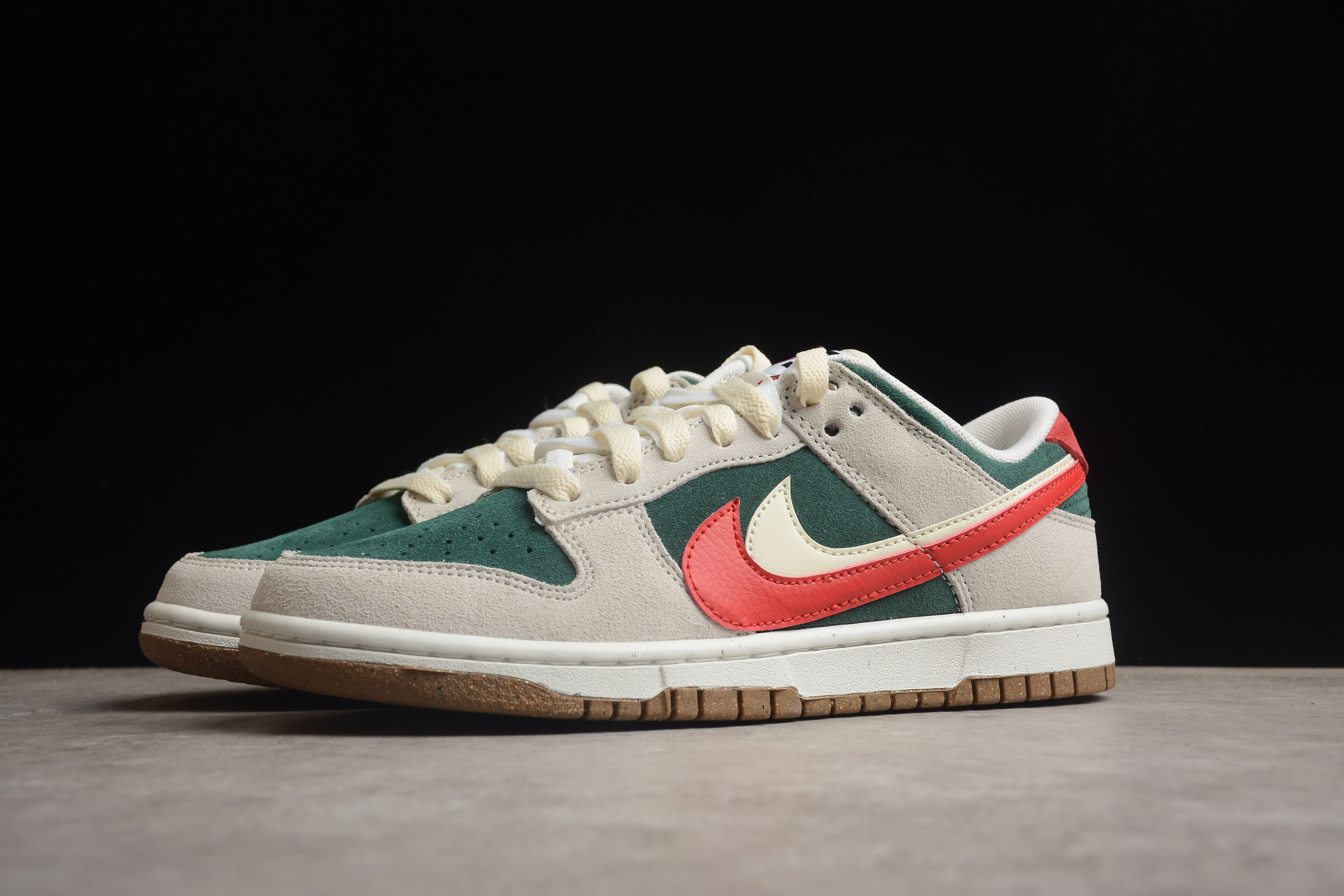 SB Dunk Low SB 85 - Buy at DAIKAN DO9457-127