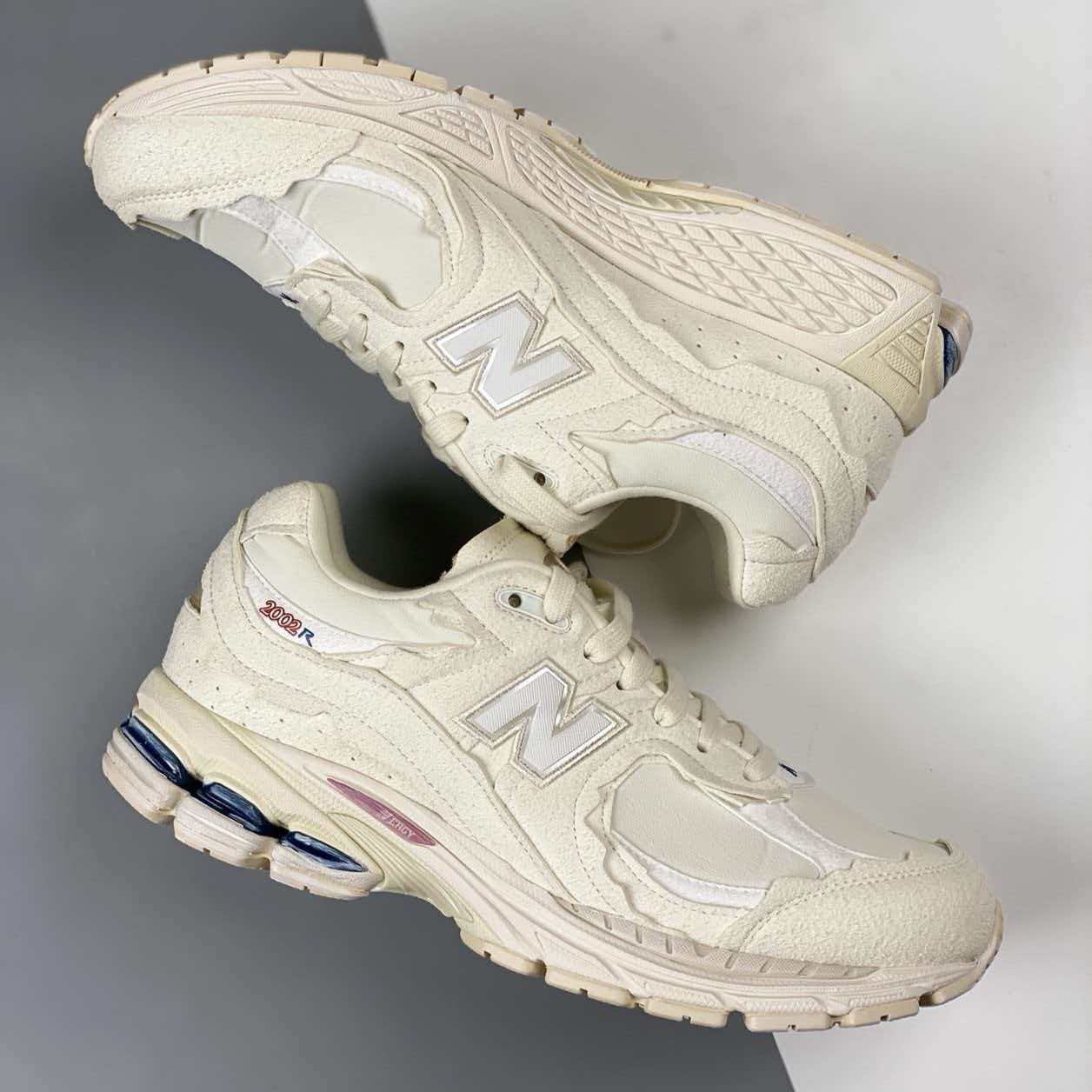 New Balance 2002R 
