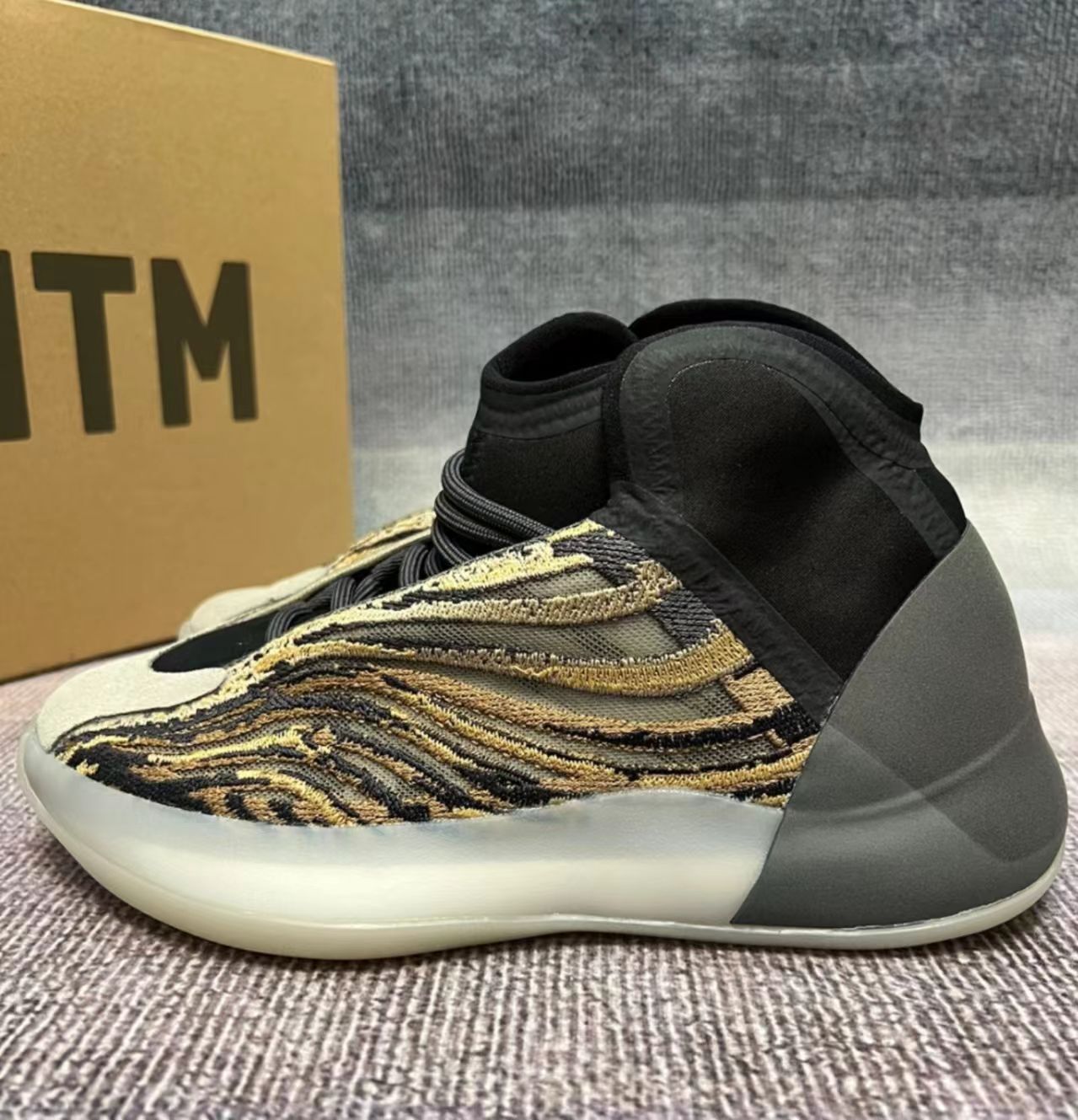 adidas Yeezy Quantum 
