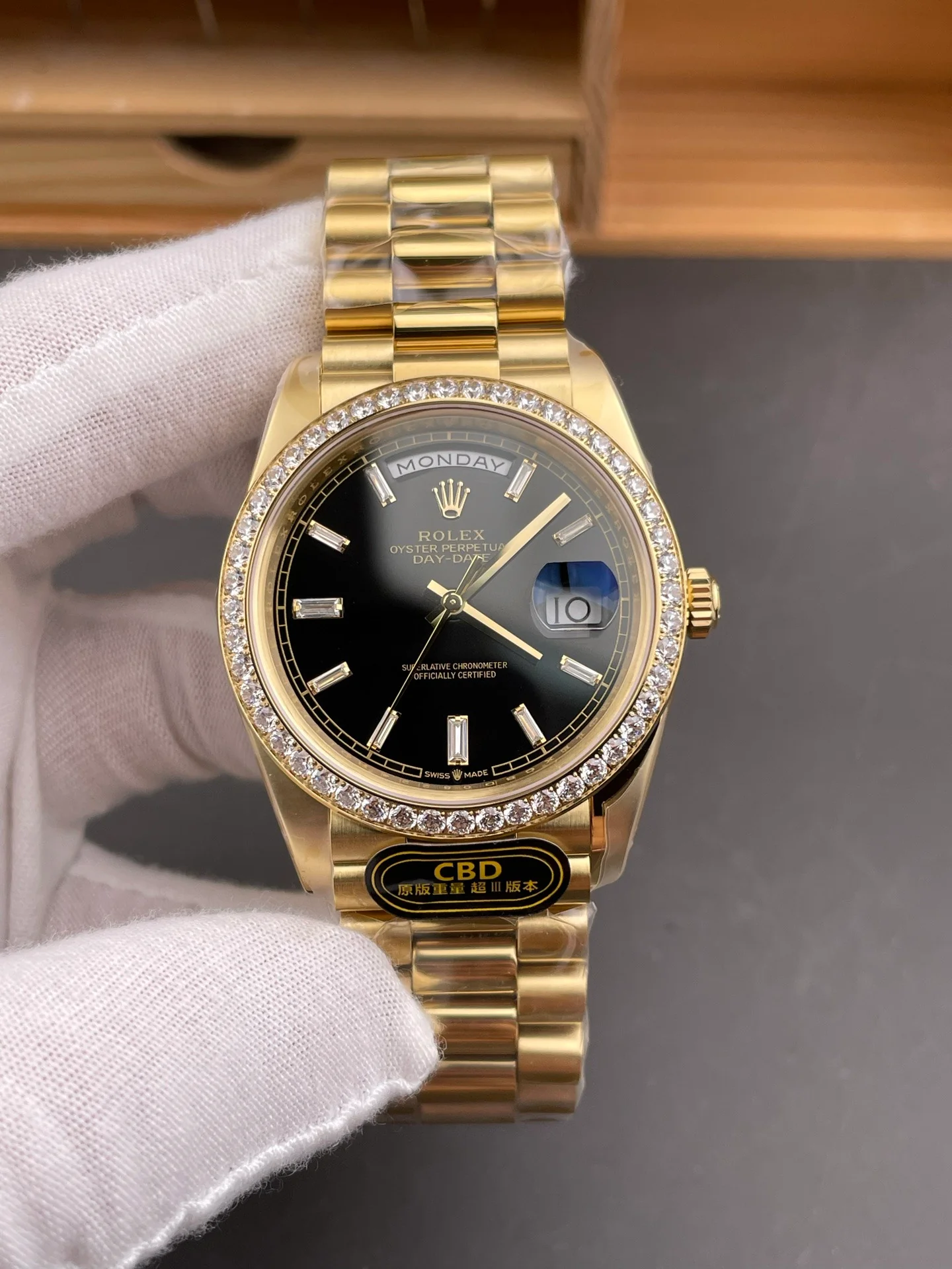ay-Date Diamond Bezel Black Dial