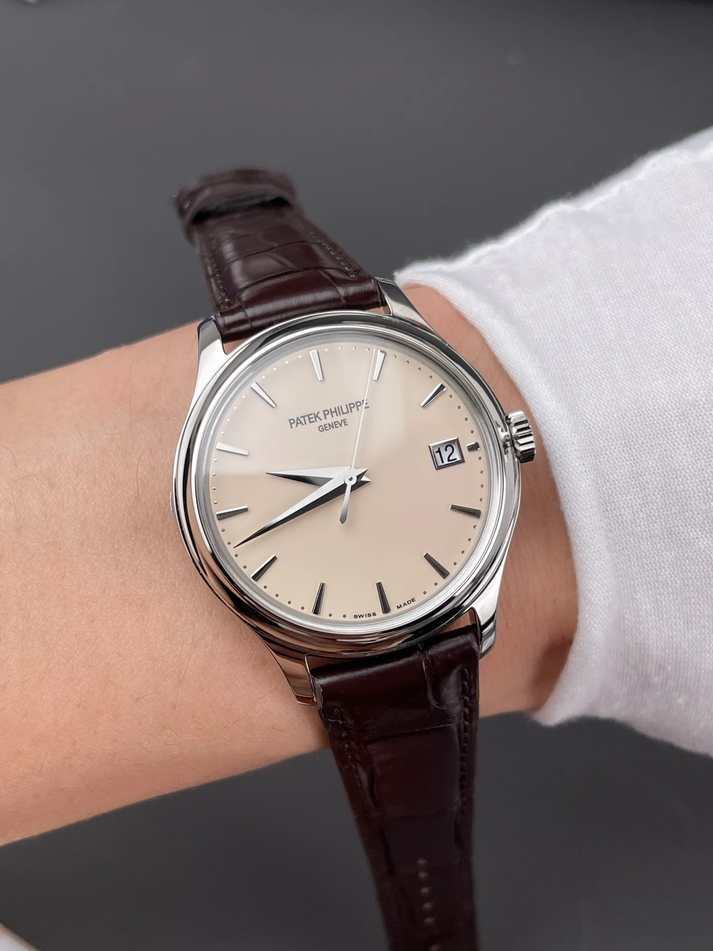 Patek Calatrava 5227G Officer Case White Gold Version
