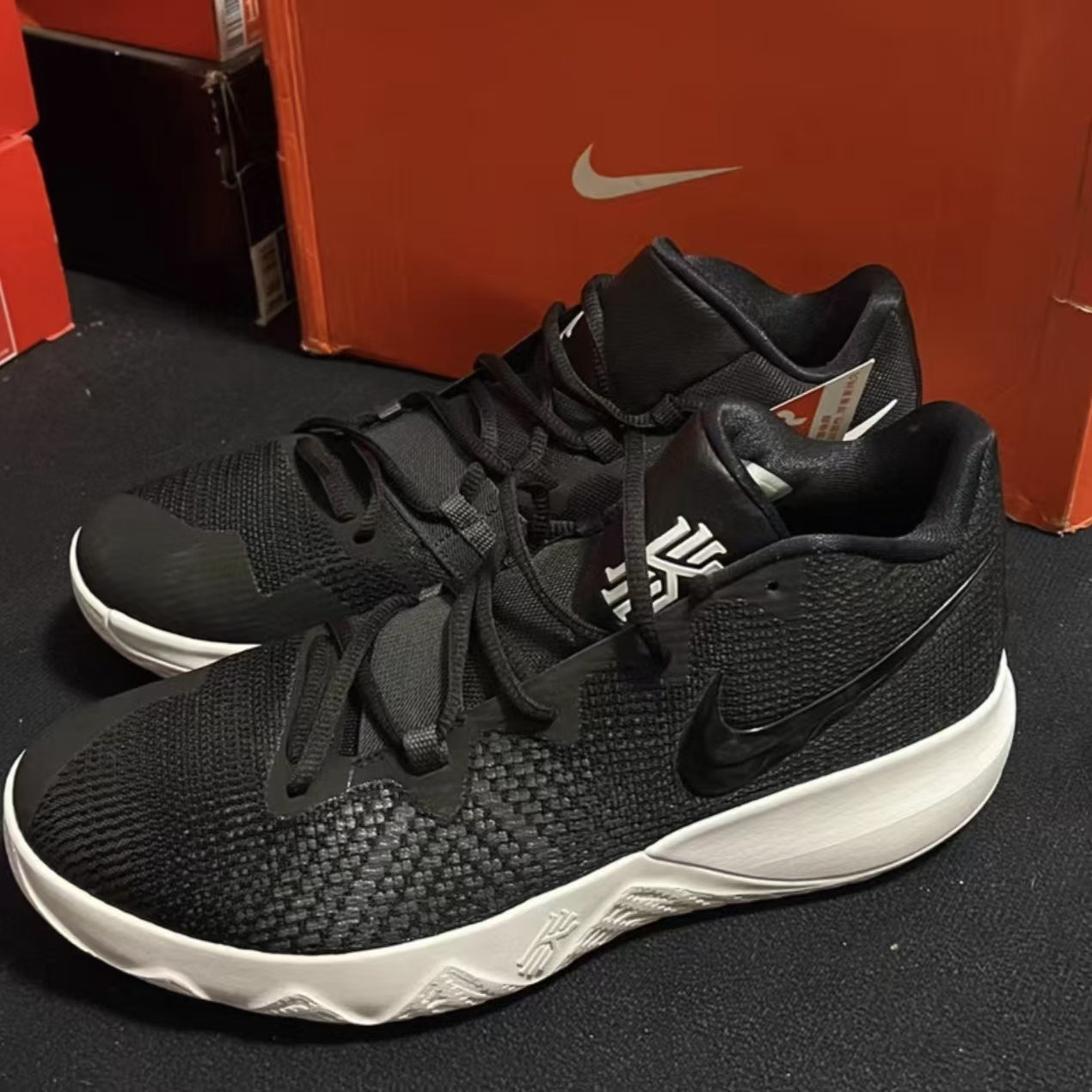 Nike Kyrie Flytrap Black White