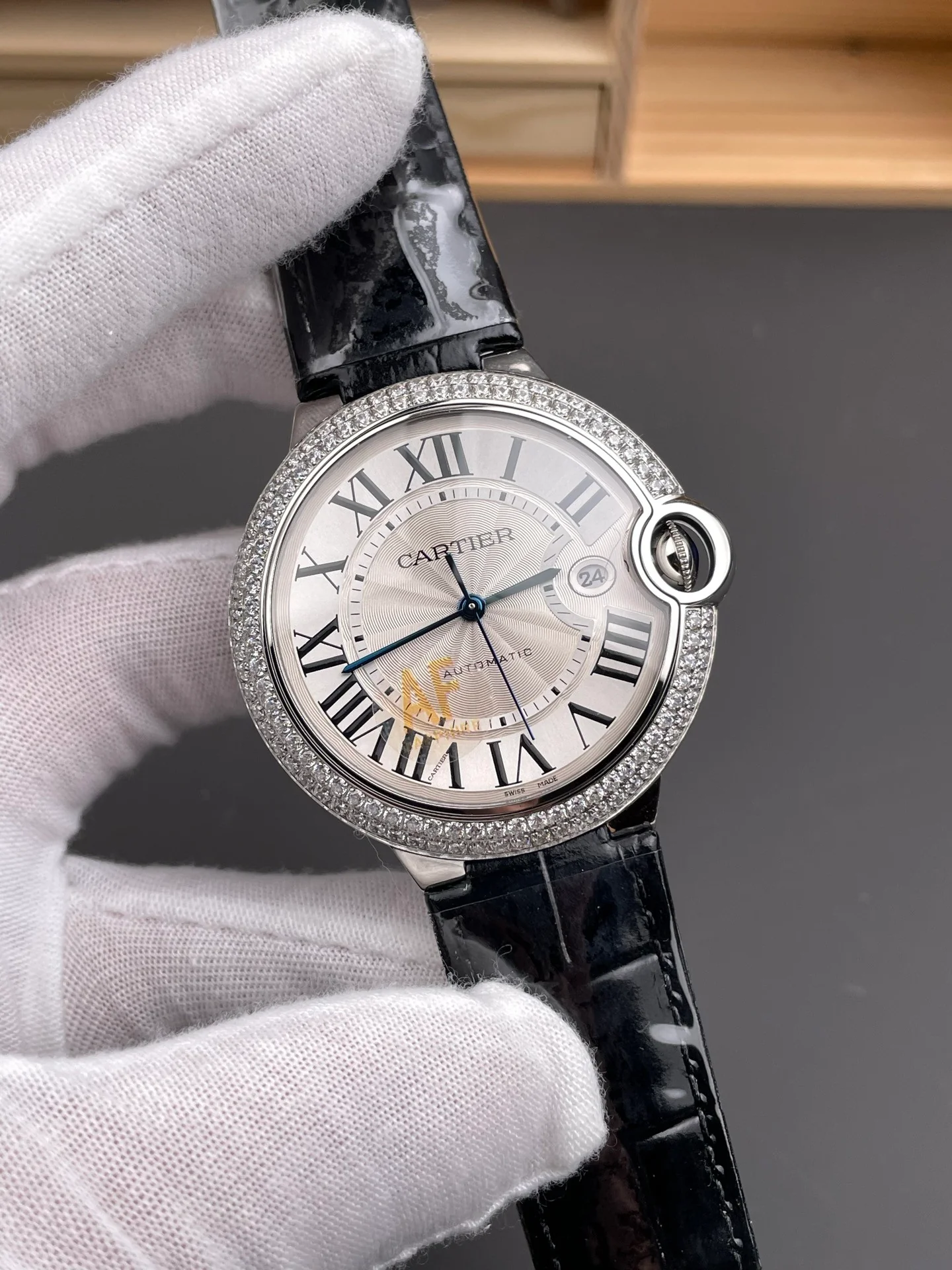 Ballon Bleu Double Row Diamond Bezel