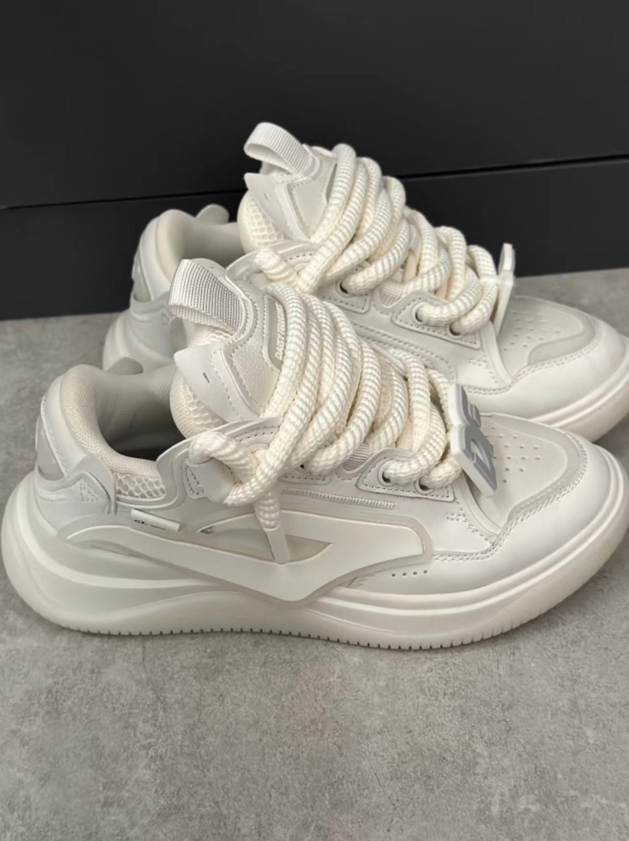 DAISY FELLOWES Rocket 001 Low-Top Sneakers