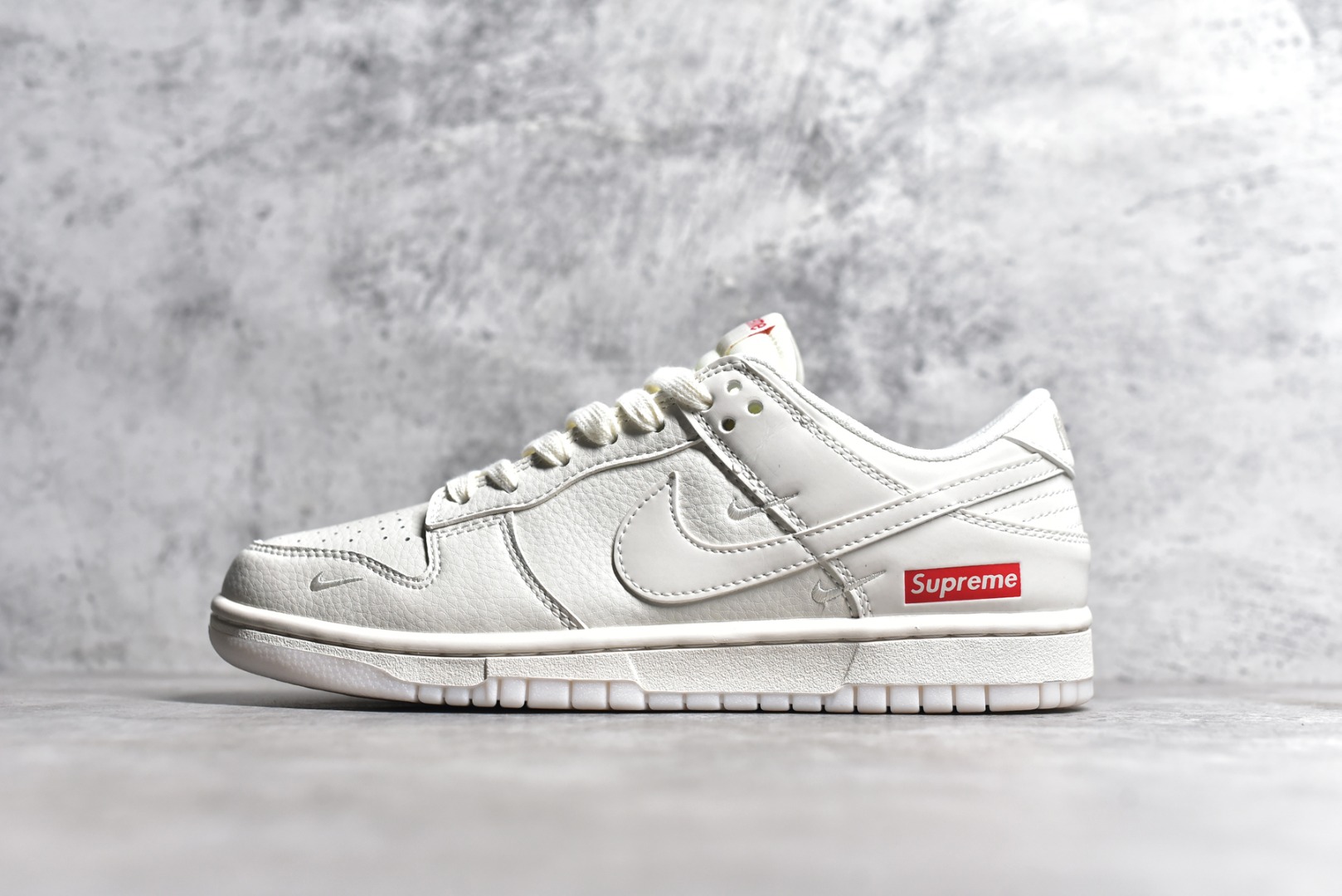 SUPREME X DUNK LOW BB8675-104