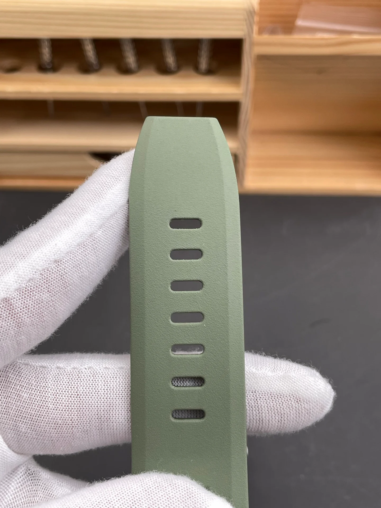 Royal Oak 15720 Avocado Green Dial