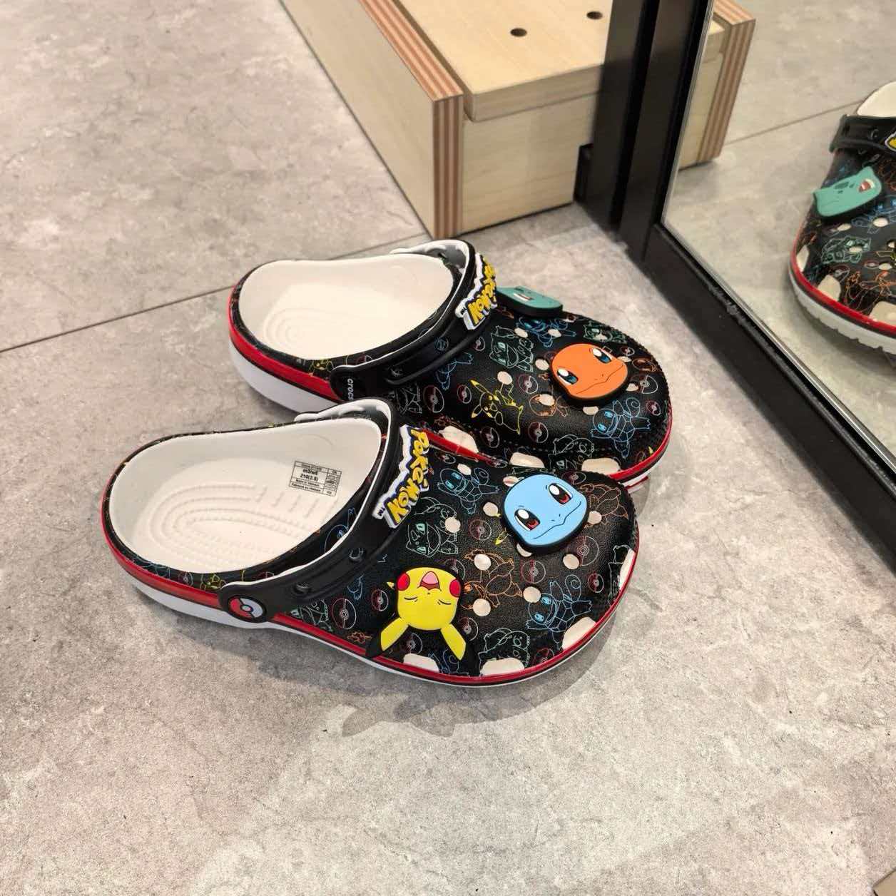 POKEMON  x Crocs Classic clog