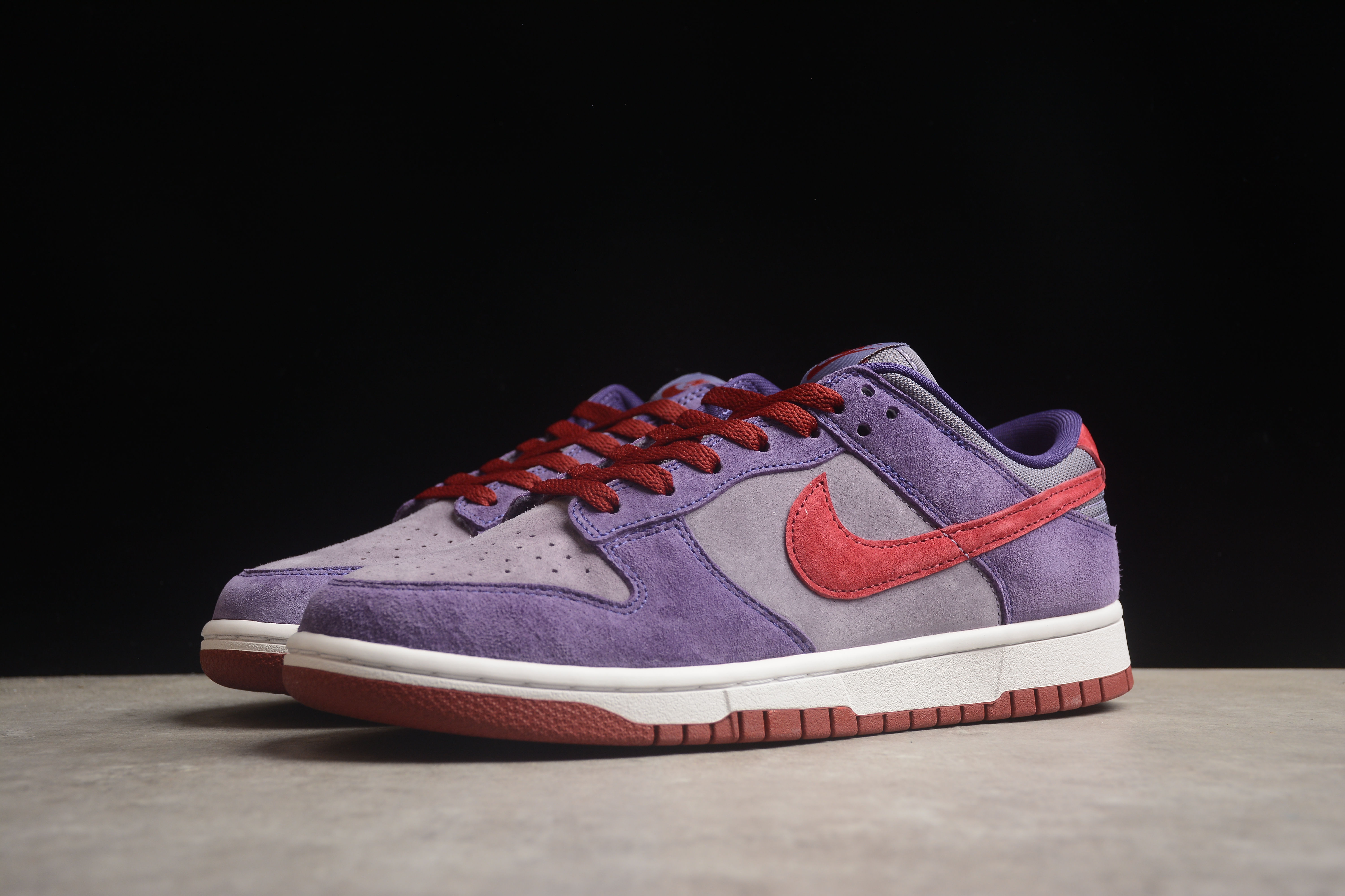SB Dunk Low Plum 2024  CU1726-500