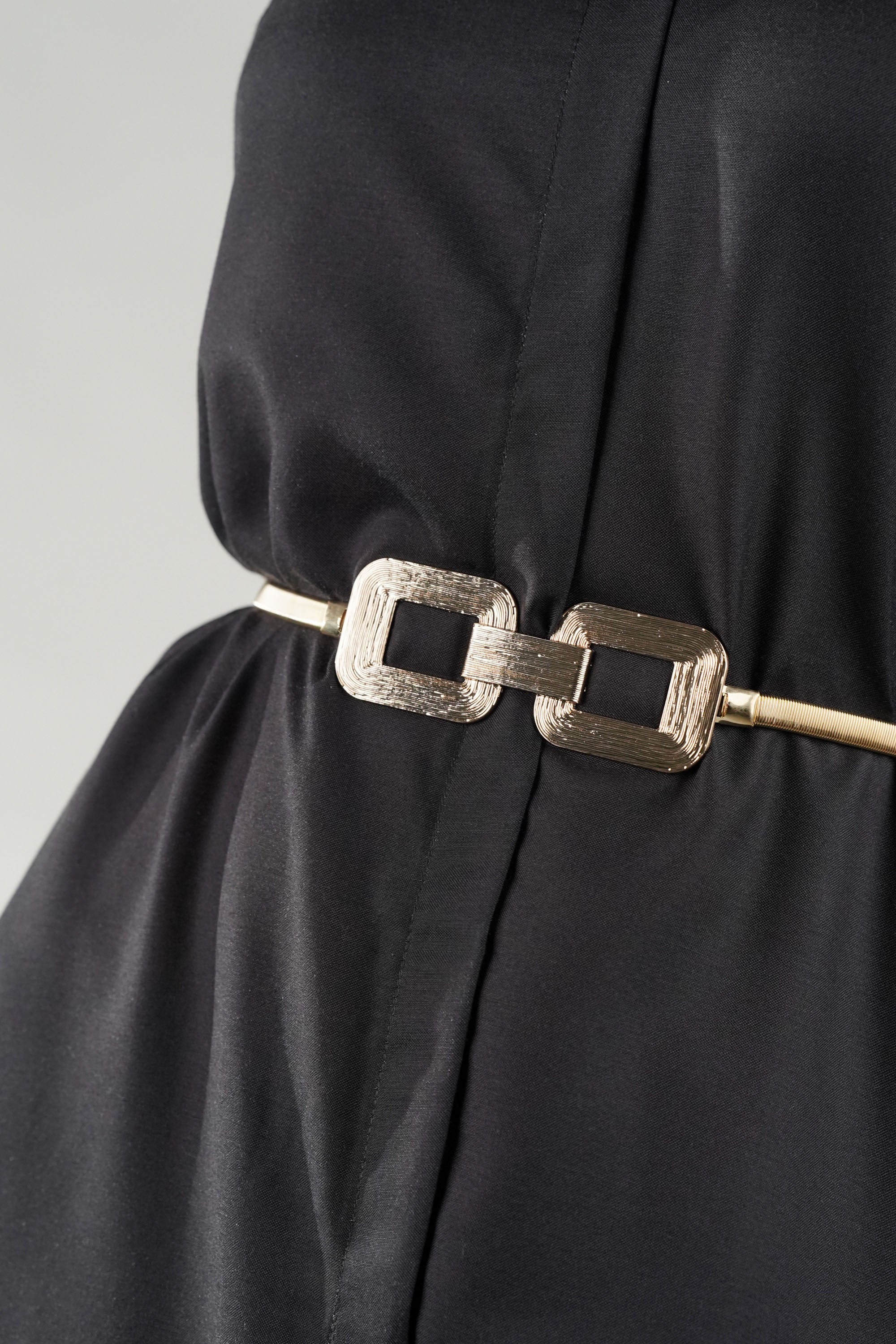 Structured Buckle Metal Stretch Belt