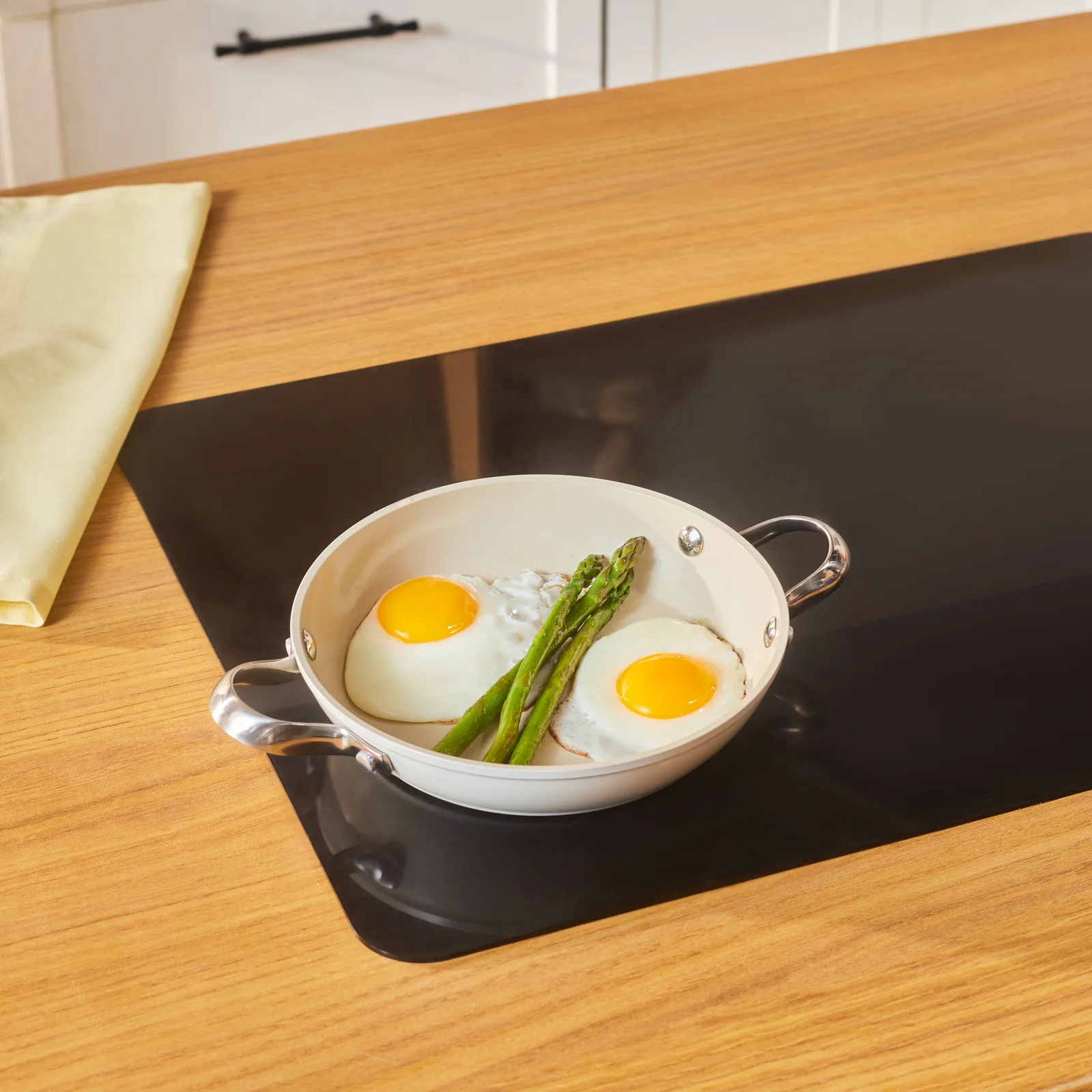 Karaca Swiss Crystal Almond Cream, Poêle, 20cm