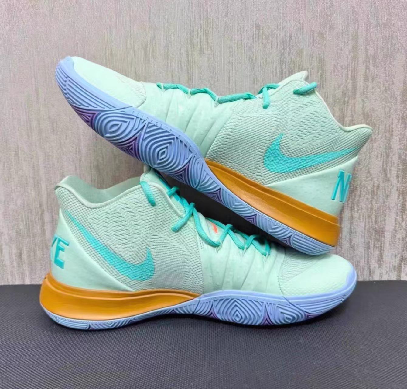 Nike Kyrie 5 "Squidward Tentacles"