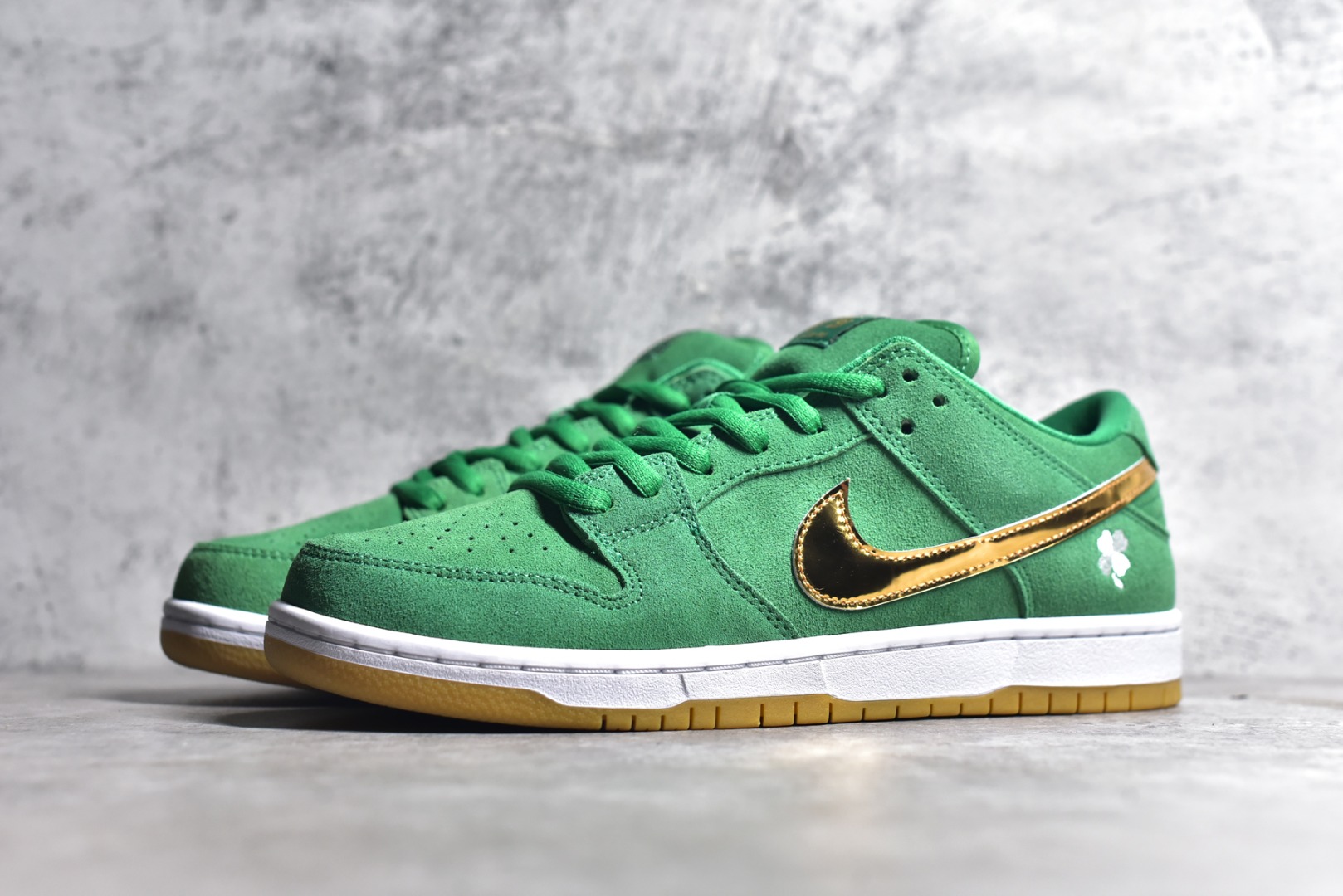 NIKE SB DUNK LOW PRO ST. PATRICK'S DAY BQ6817-303