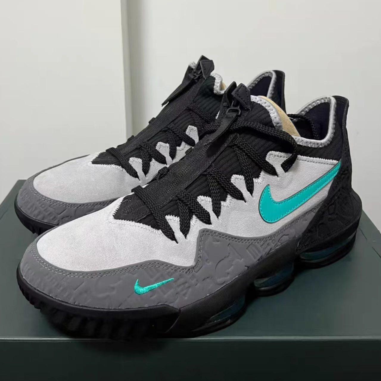 Nike LeBron 16 Low 