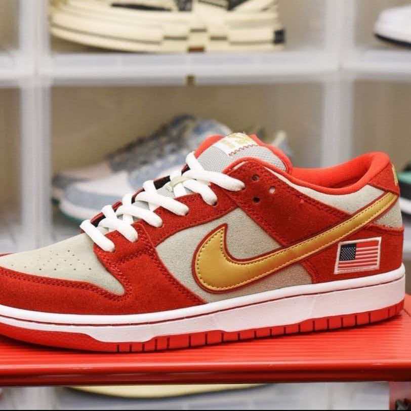 Nike SB Dunk Low 